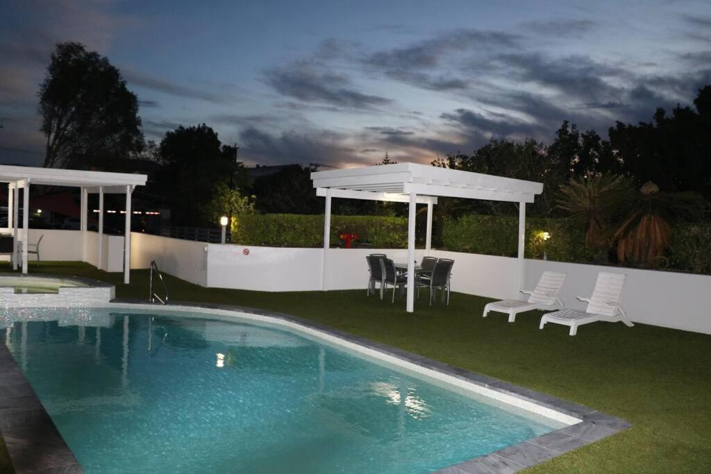 Family Friendly 3 Bedroom - River Views - short walk to the Beach