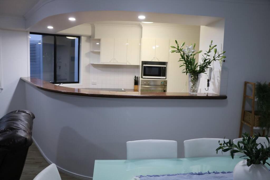 Family Friendly 3 Bedroom - River Views - short walk to the Beach