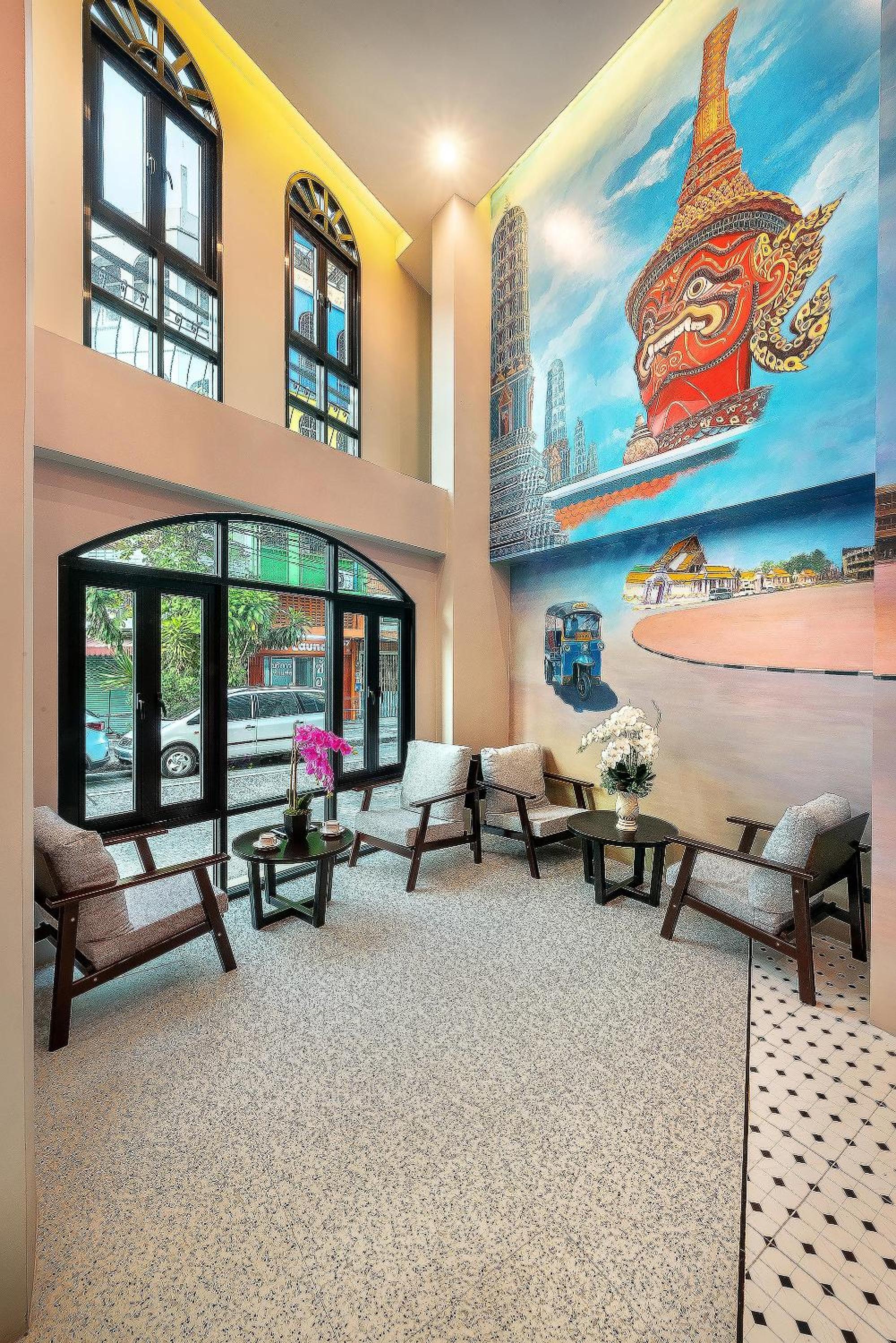 Phra Nakhon Poshtel