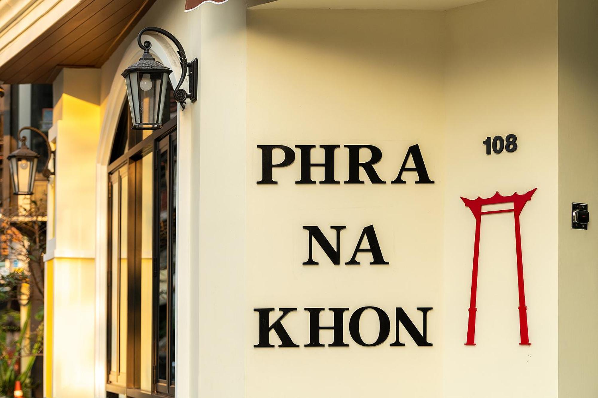 Phra Nakhon Poshtel
