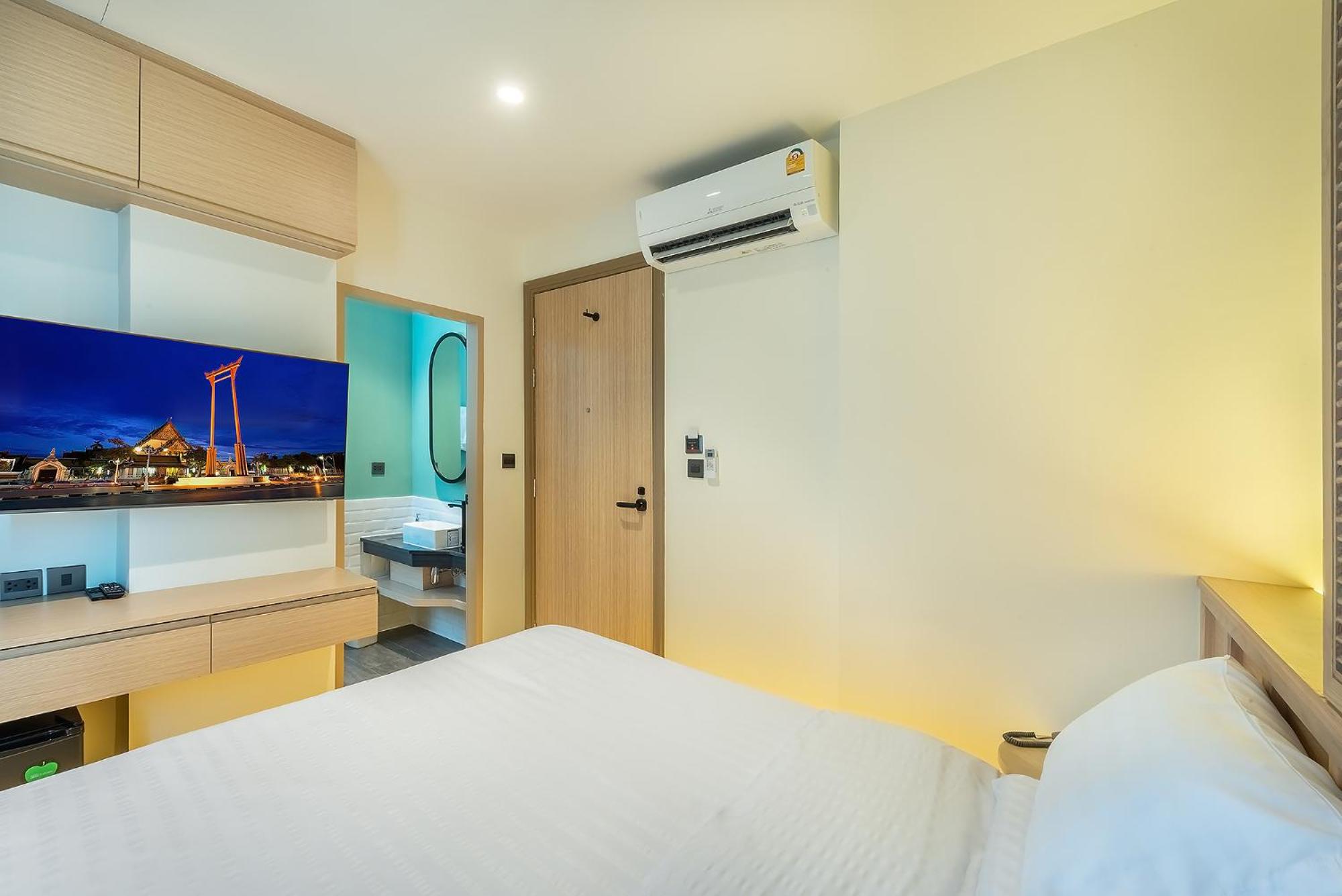 Phra Nakhon Poshtel