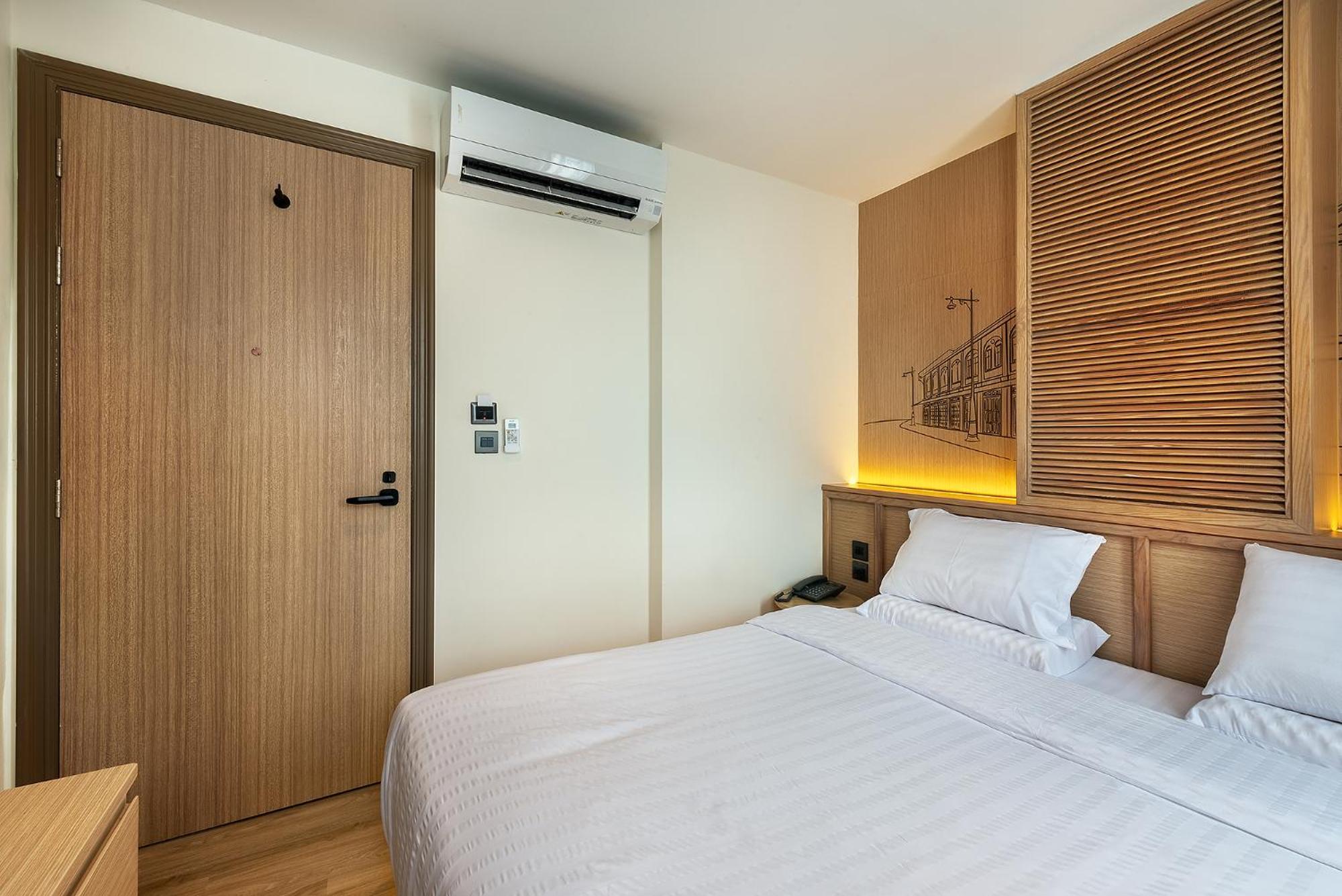 Phra Nakhon Poshtel