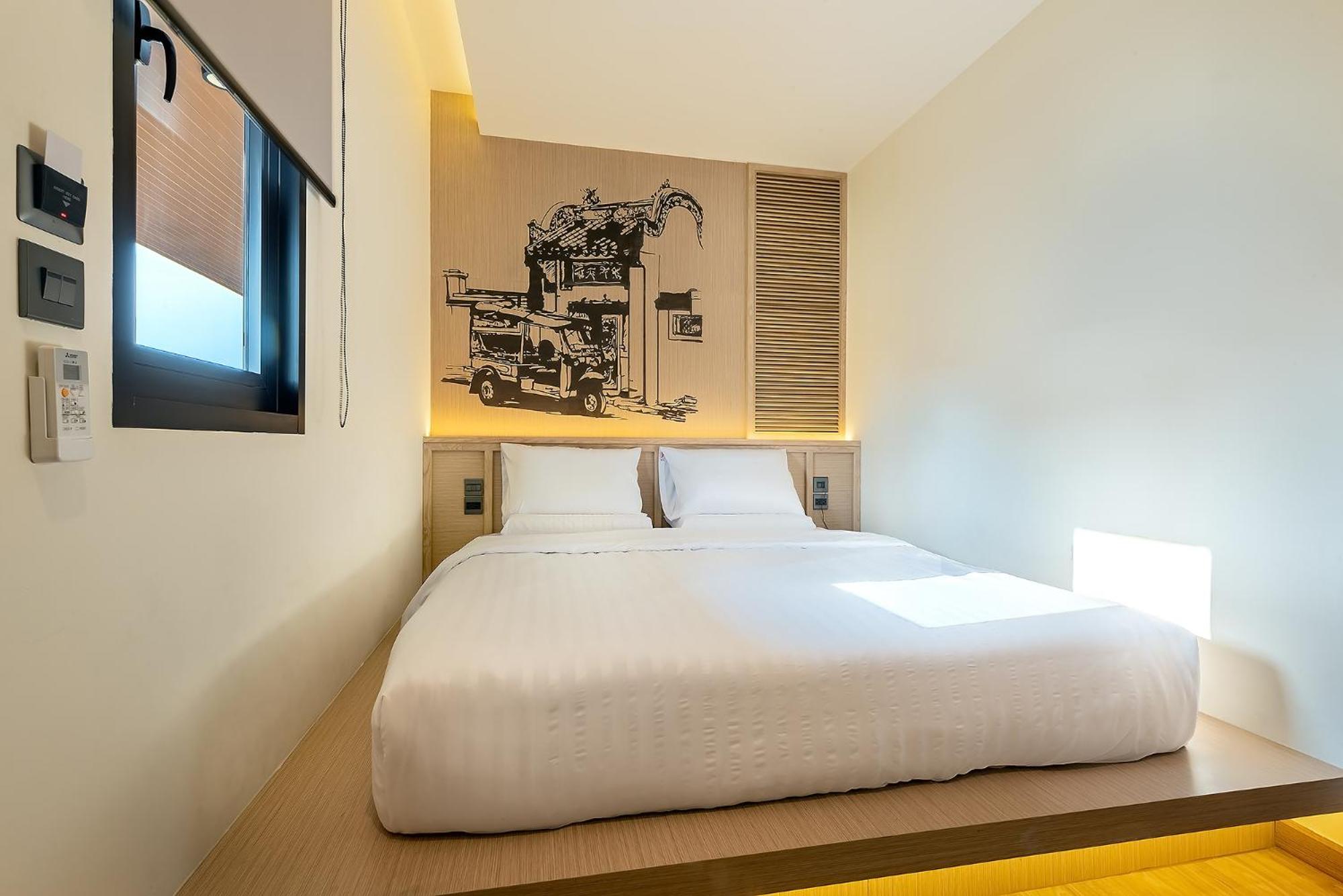 Phra Nakhon Poshtel