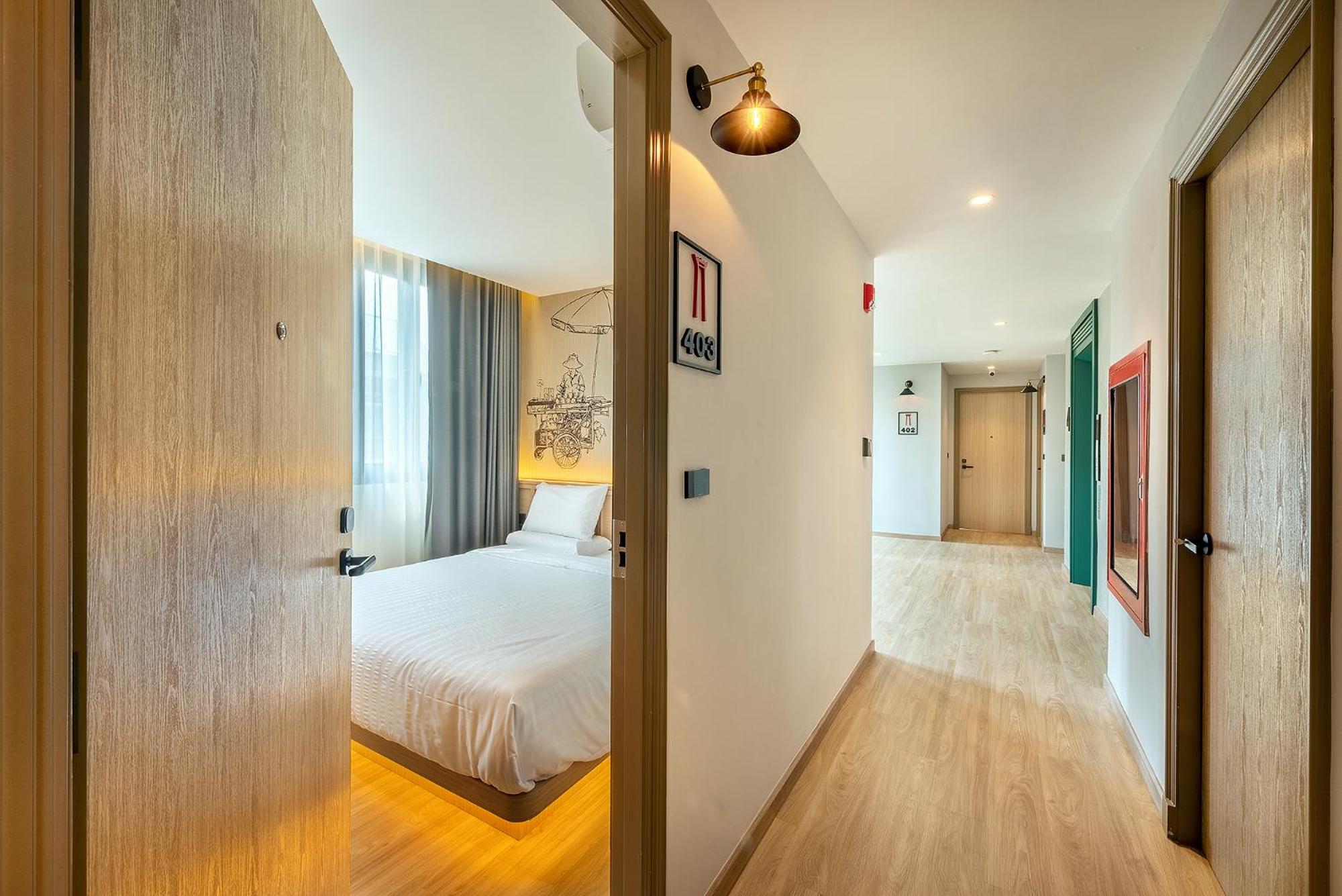 Phra Nakhon Poshtel
