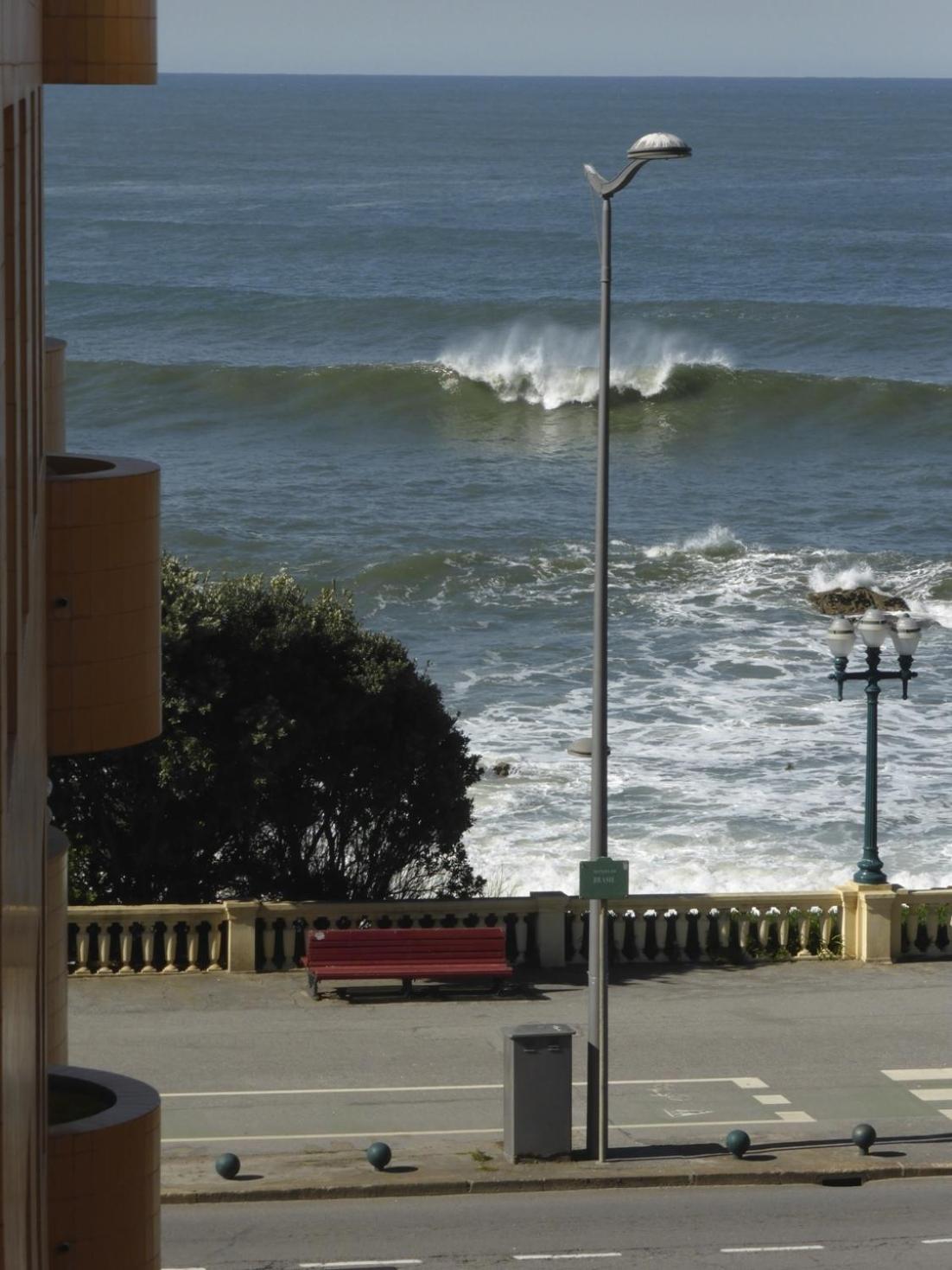 Apartment by the beach view 4