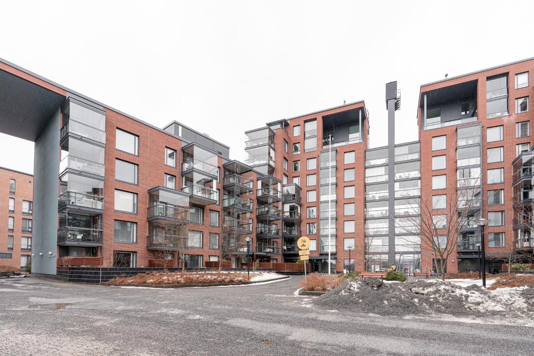 Modern Downtown 1BR next to Lake Pyhäjärvi view 4