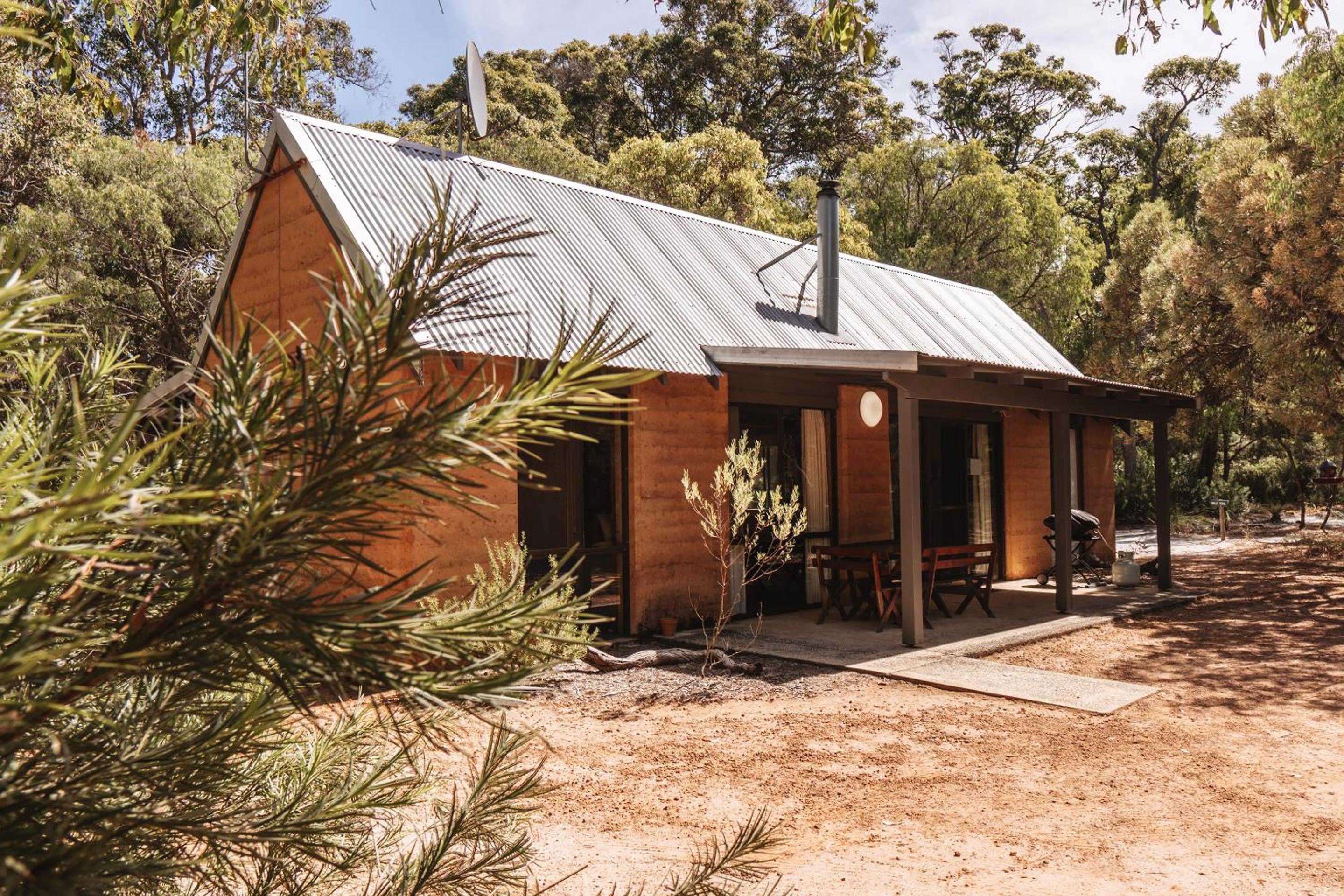 Hotel Bussells Bushland Cottages - Image 1