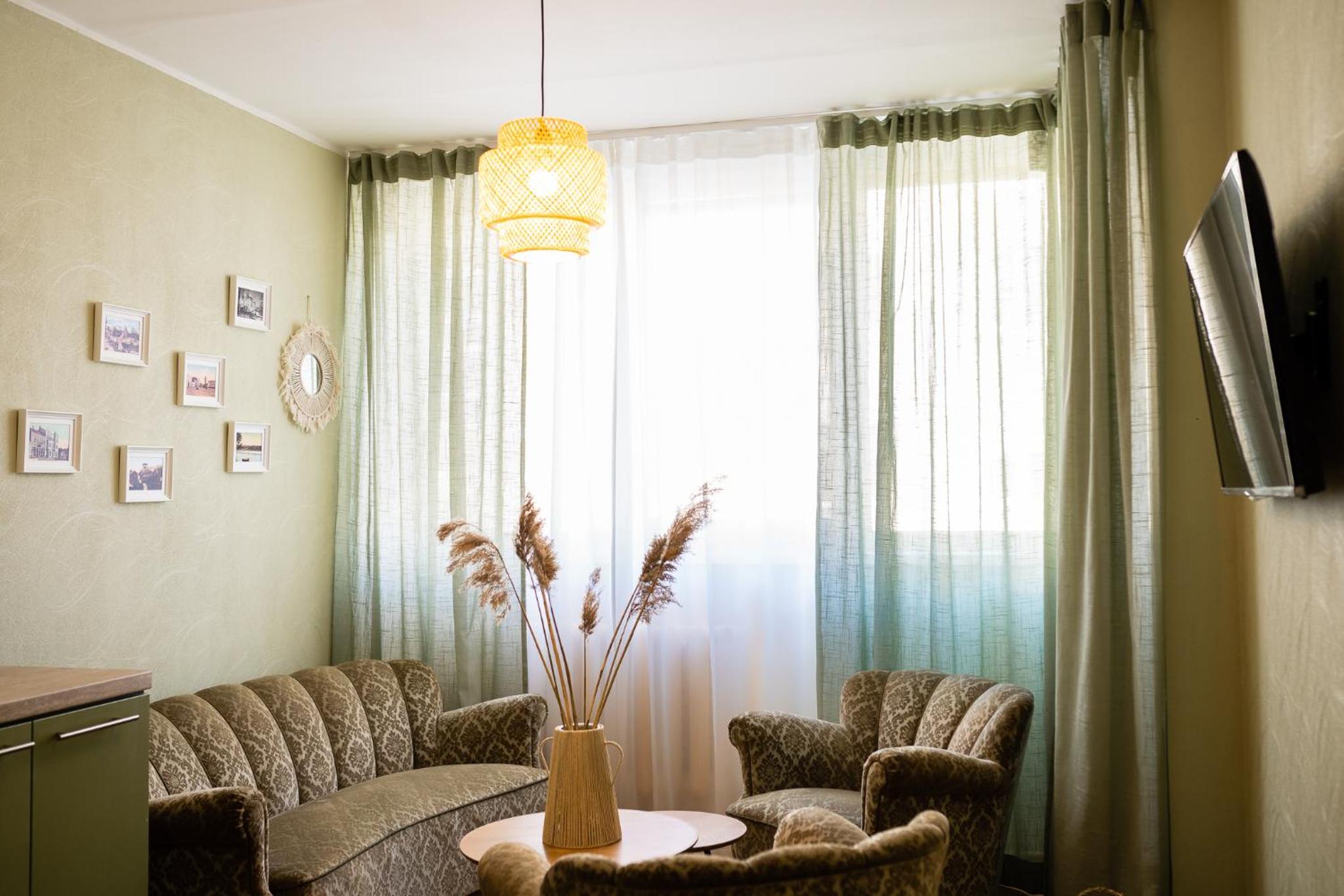 Leola Center Apartment