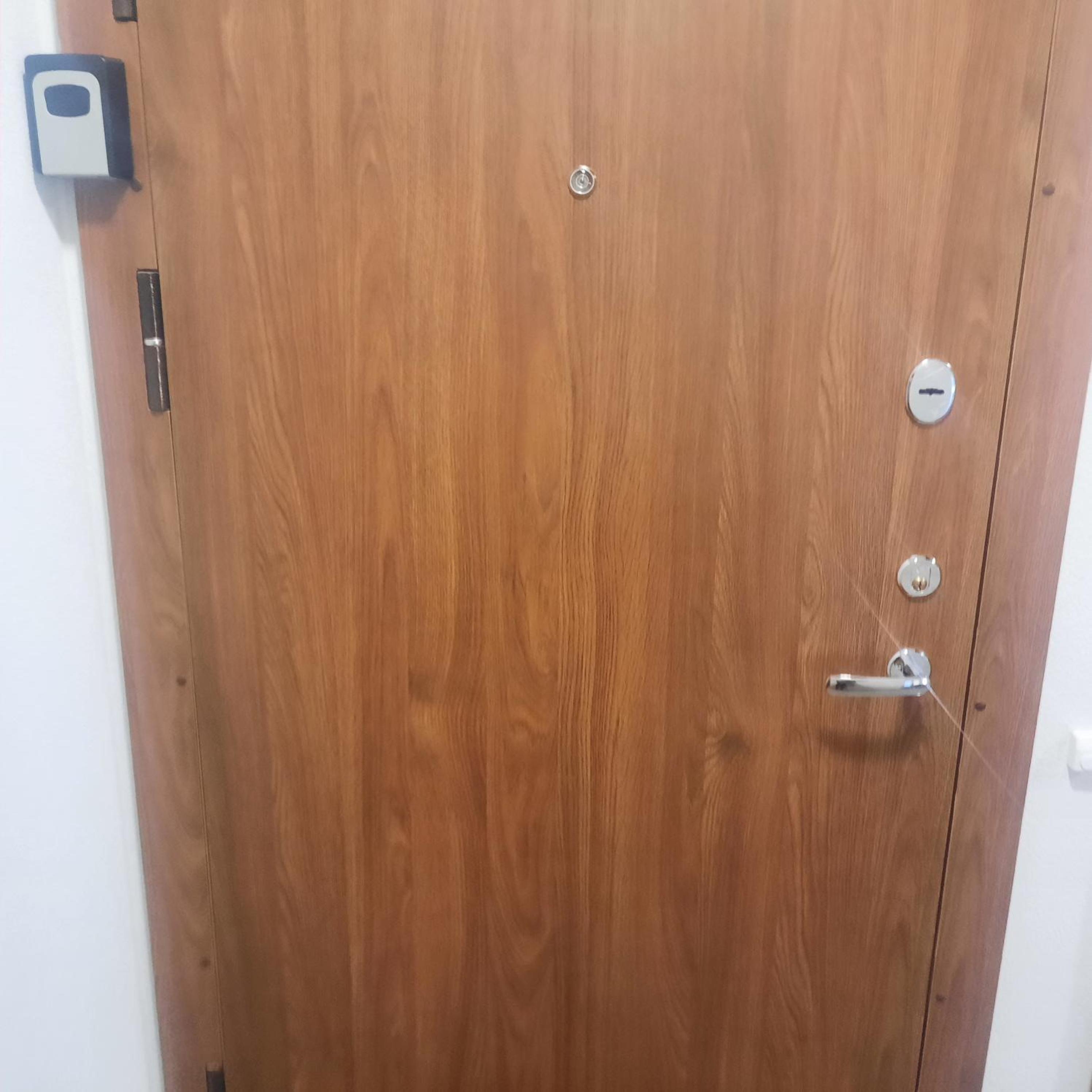 SV apartment self check in free parking