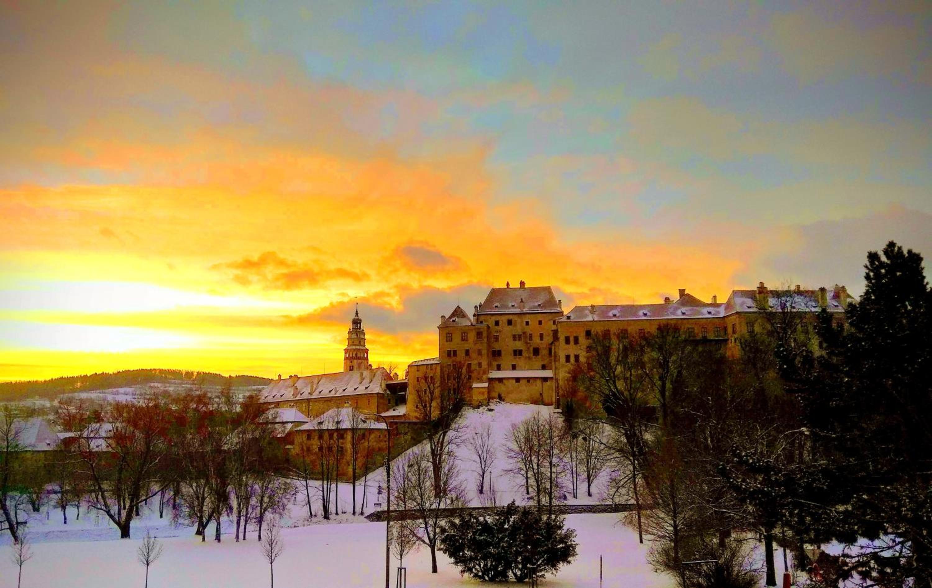 Best CASTLE VIEW-bus station, parking, center
