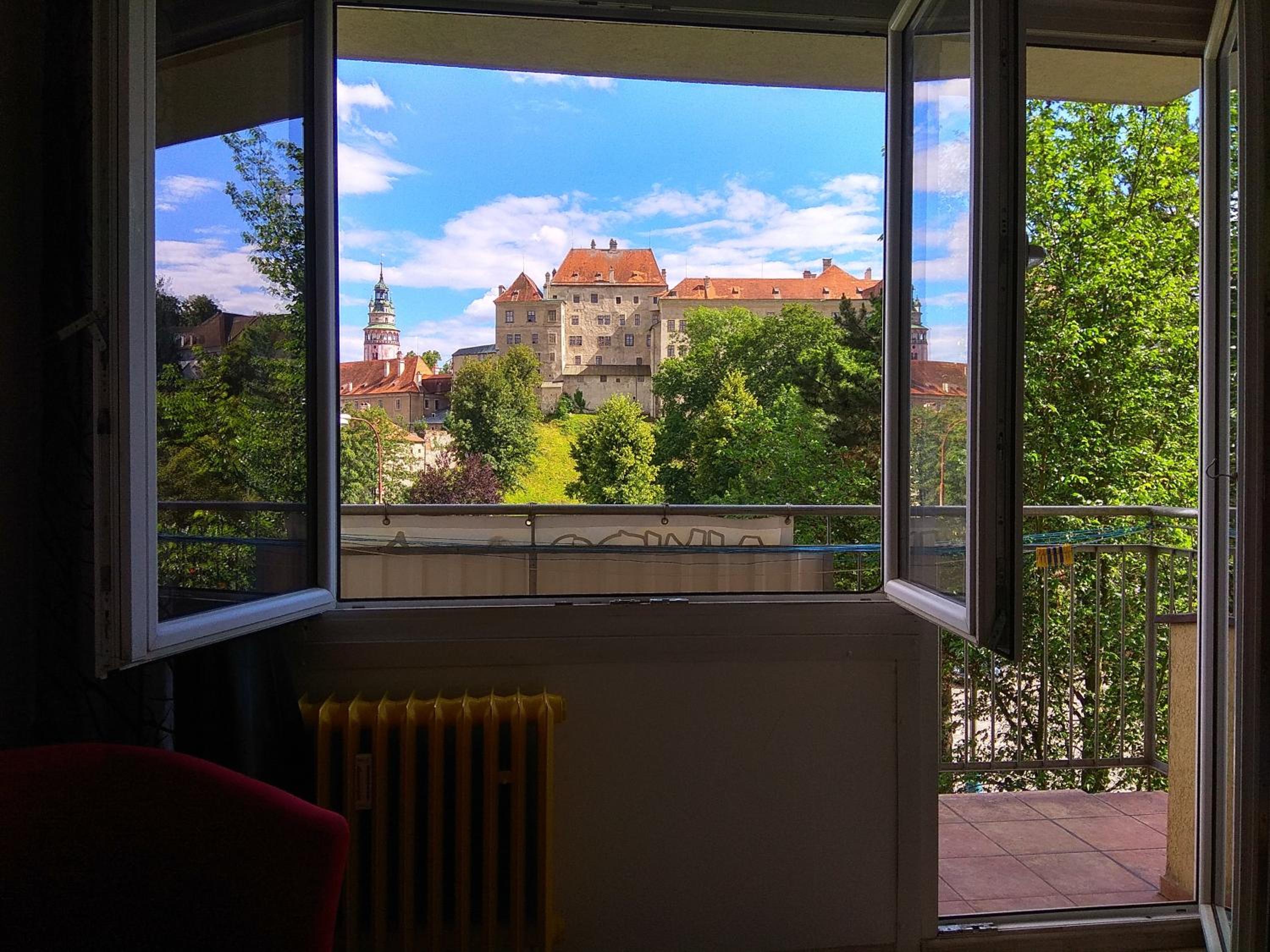 Best CASTLE VIEW-bus station, parking, center