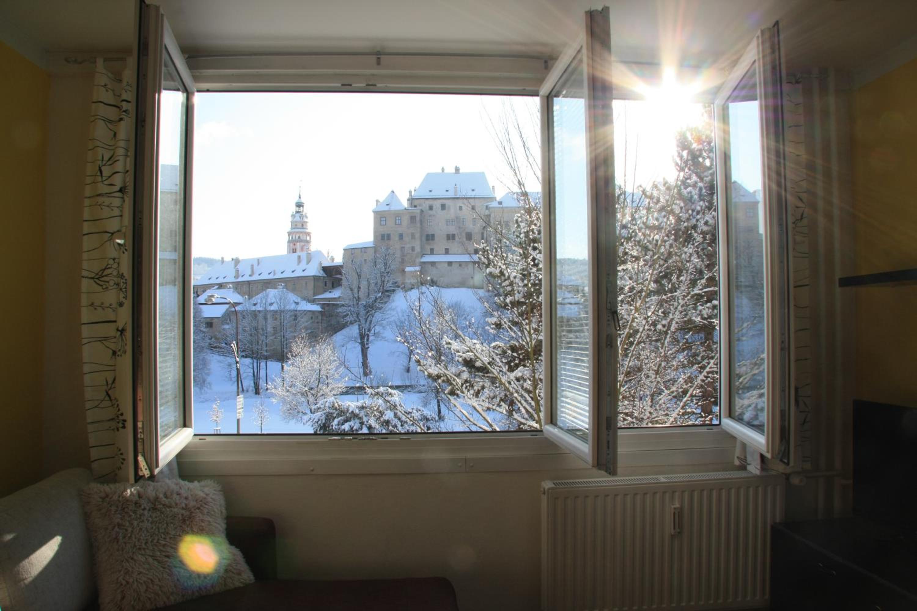 Best CASTLE VIEW-bus station, parking, center