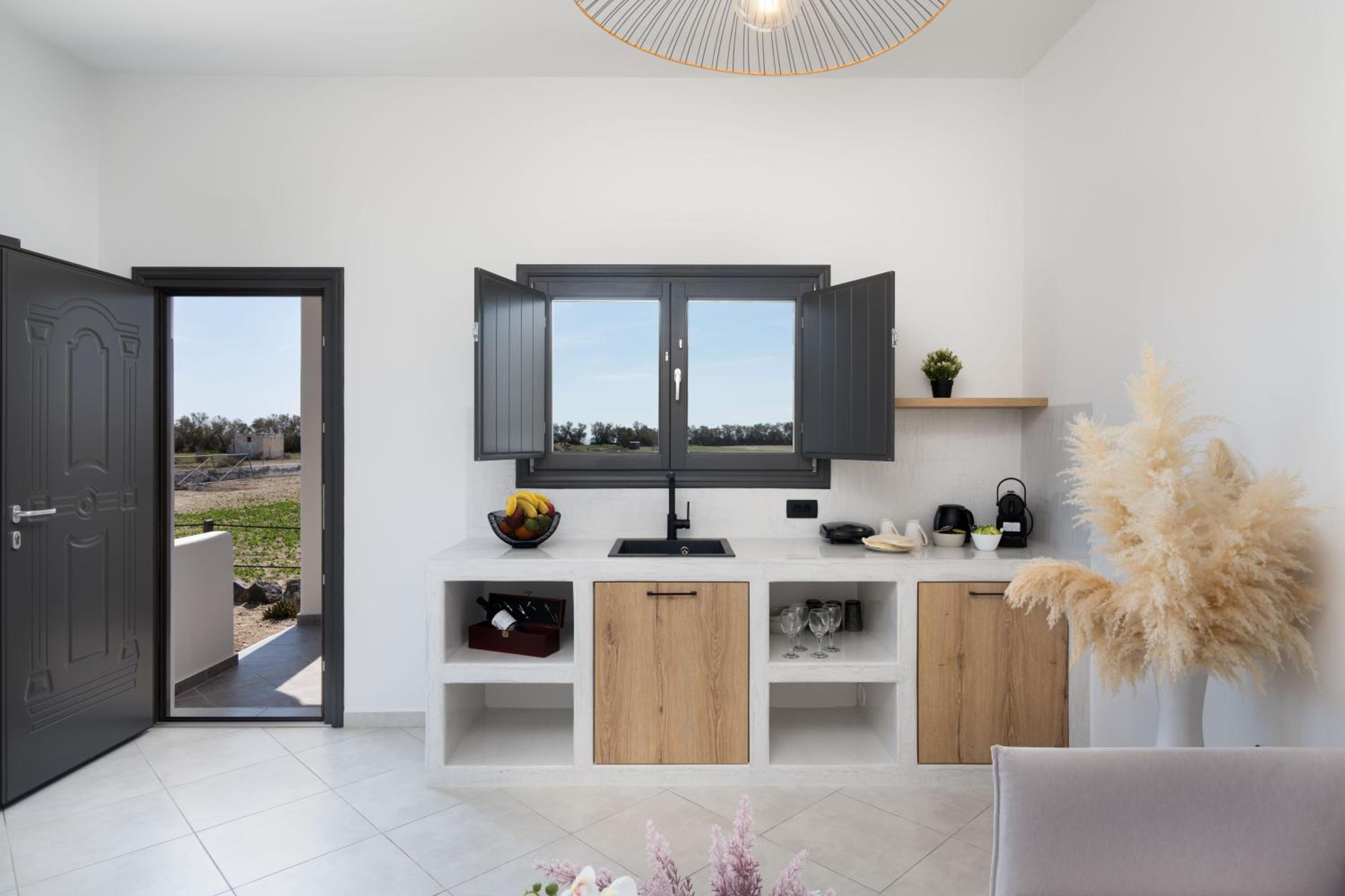 Almira Luxury Suites