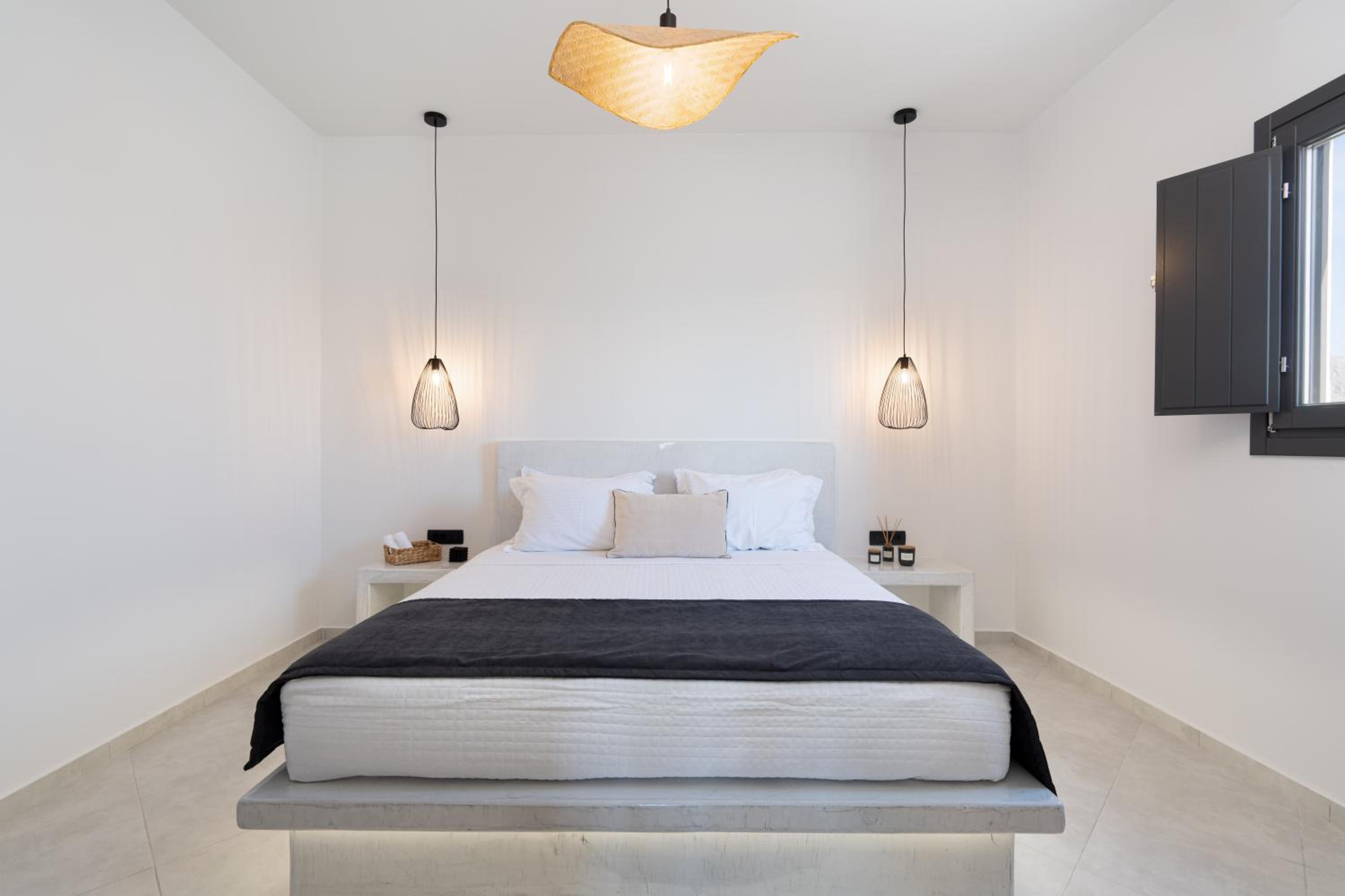 Almira Luxury Suites