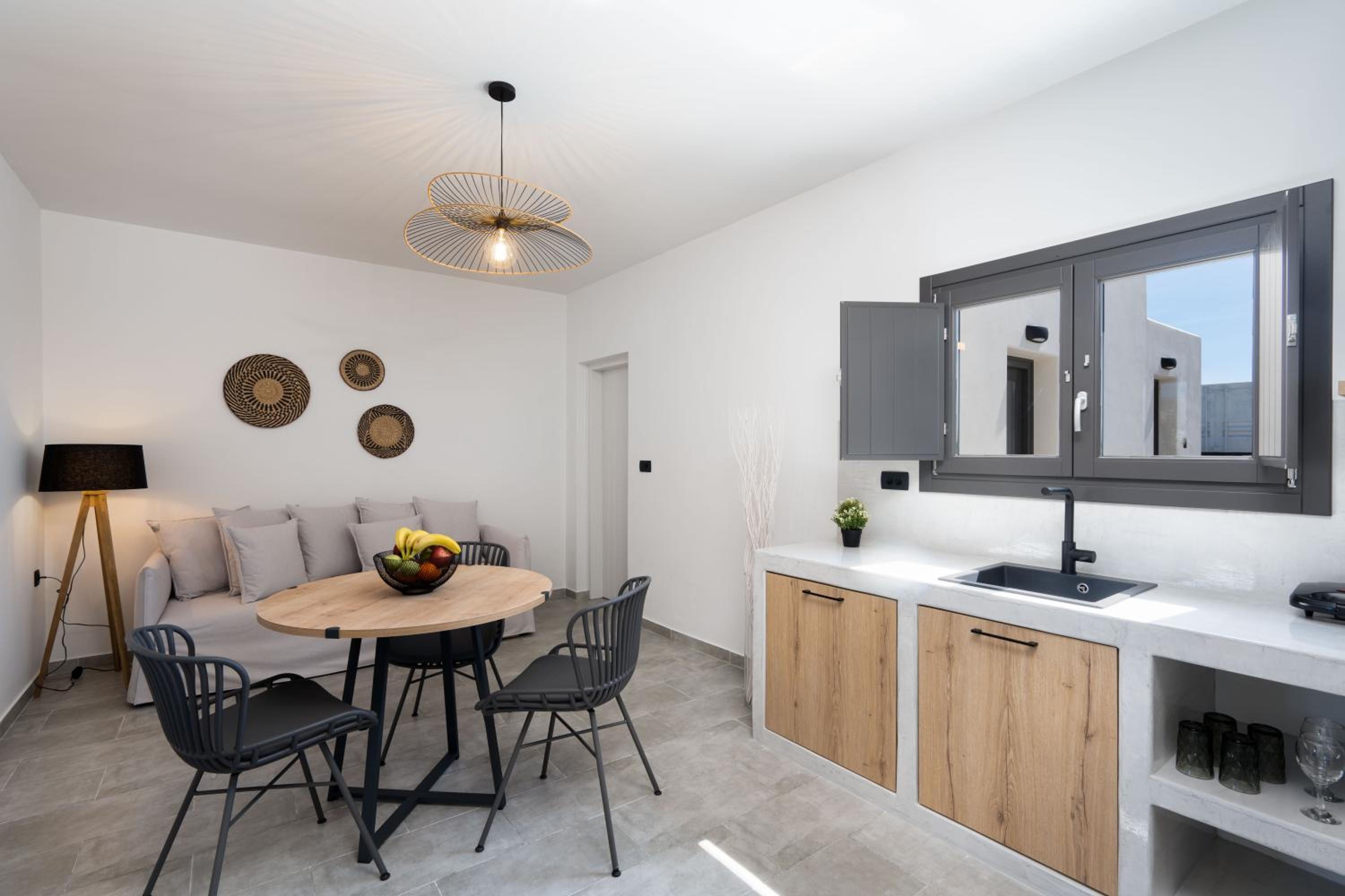 Almira Luxury Suites