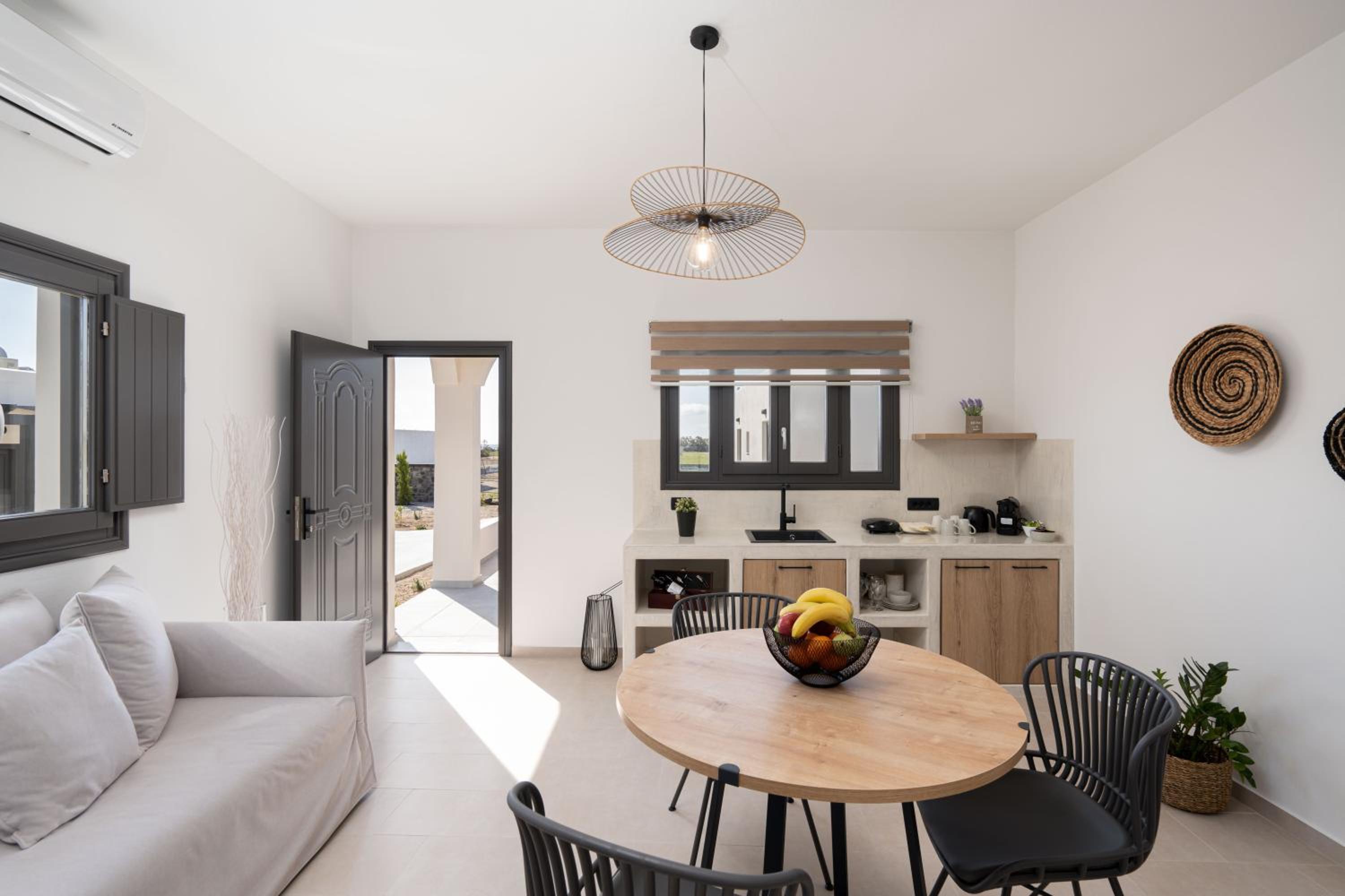 Almira Luxury Suites