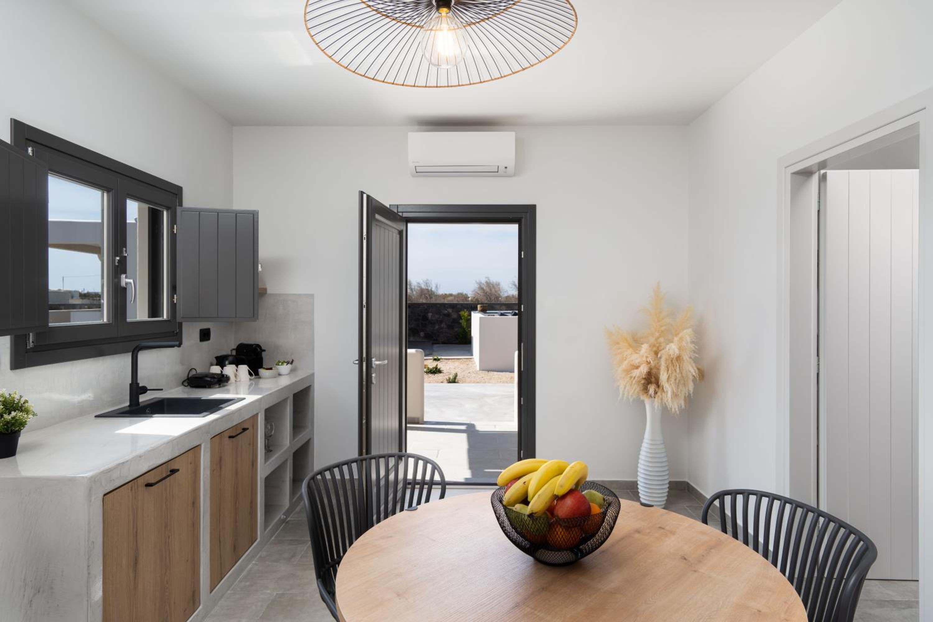 Almira Luxury Suites