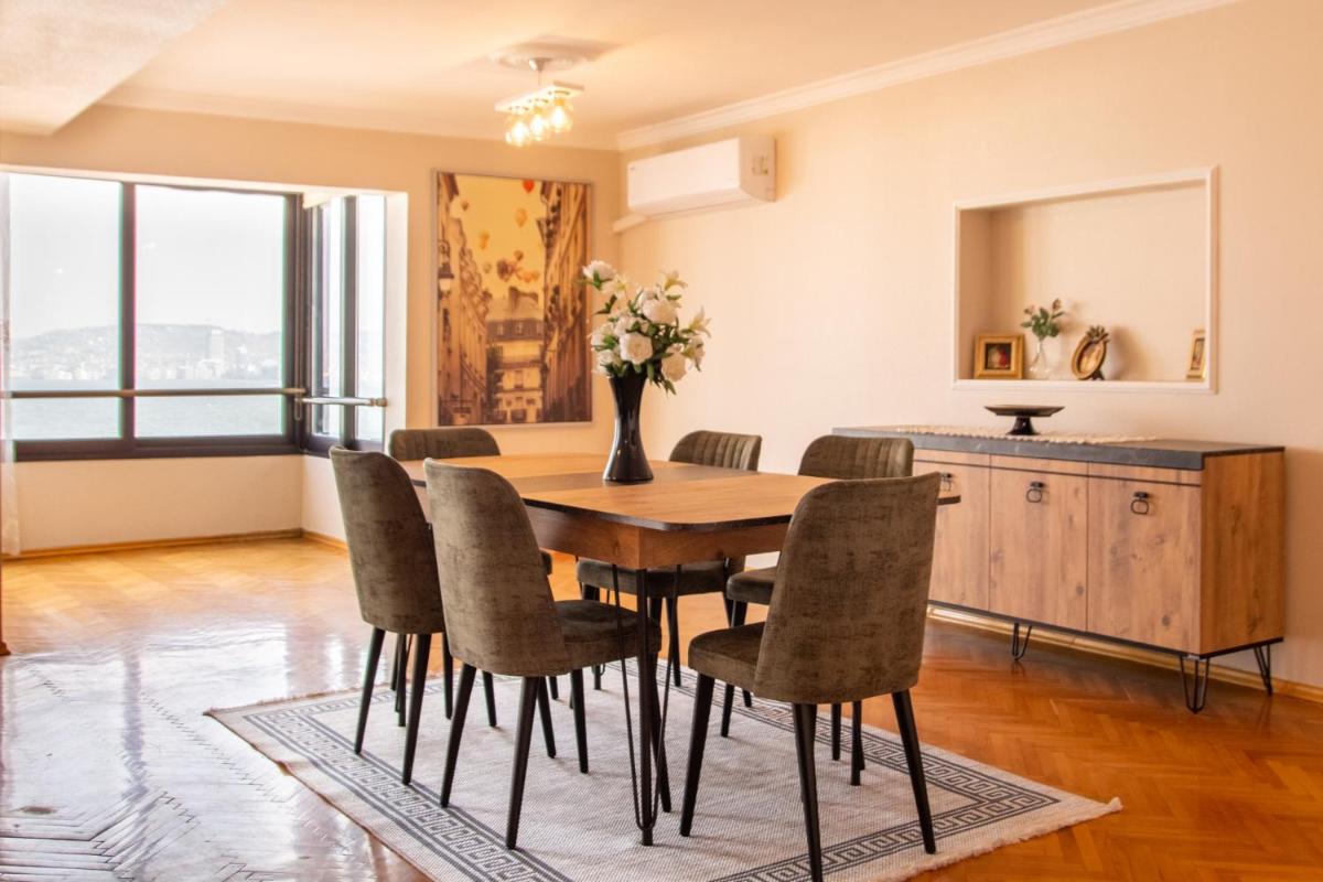 Spacious Flat with Sea View in İzmir Karsiyaka view 4
