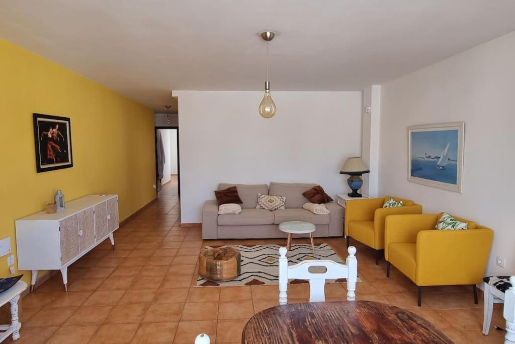 Gilda: beautiful spacious apartment. Seaview from rooftop terrace