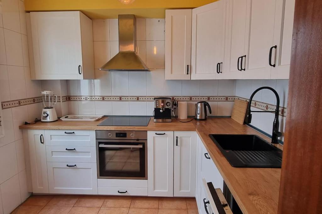 Gilda: beautiful spacious apartment. Seaview from rooftop terrace