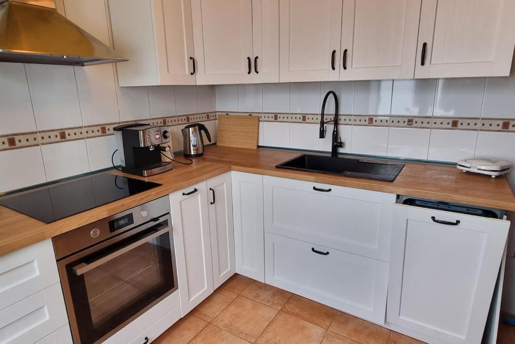 Gilda: beautiful spacious apartment. Seaview from rooftop terrace