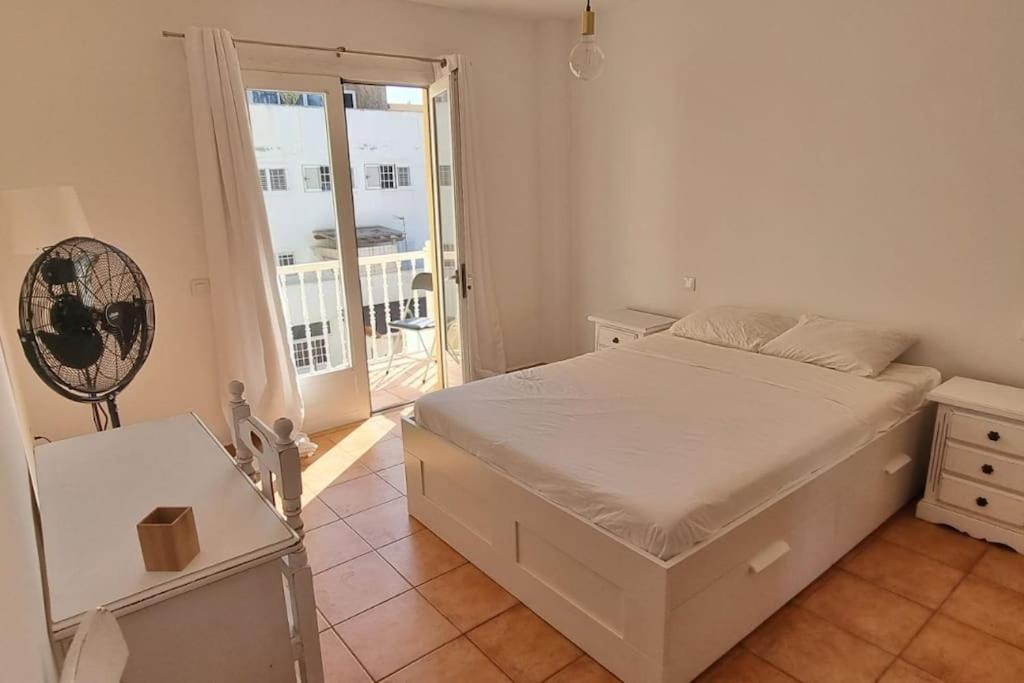 Gilda: beautiful spacious apartment. Seaview from rooftop terrace