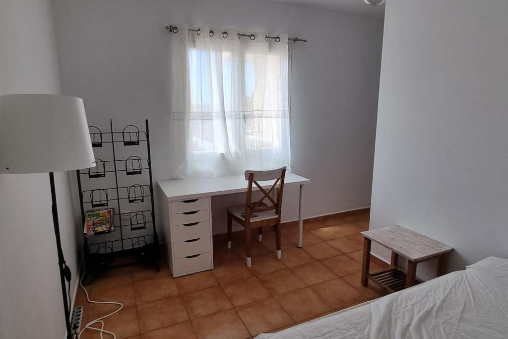 Gilda: beautiful spacious apartment. Seaview from rooftop terrace