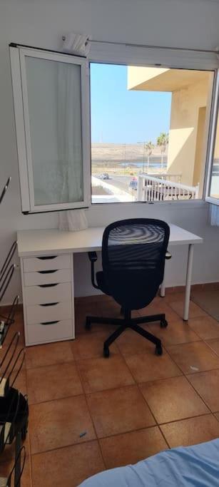 Gilda: beautiful spacious apartment. Seaview from rooftop terrace