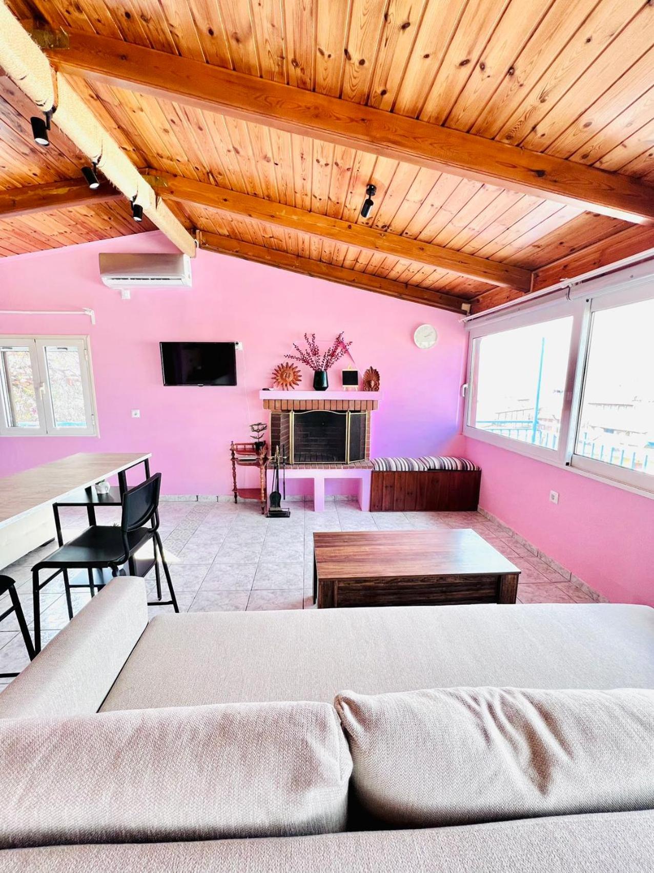 sky inn with wonderful Acropolis view in Neos kosmos