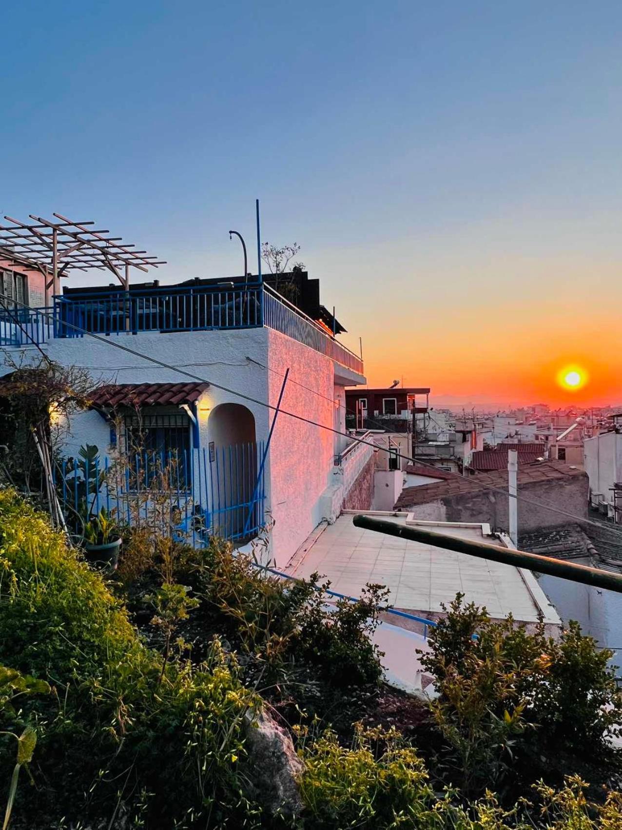 sky inn with wonderful Acropolis view in Neos kosmos