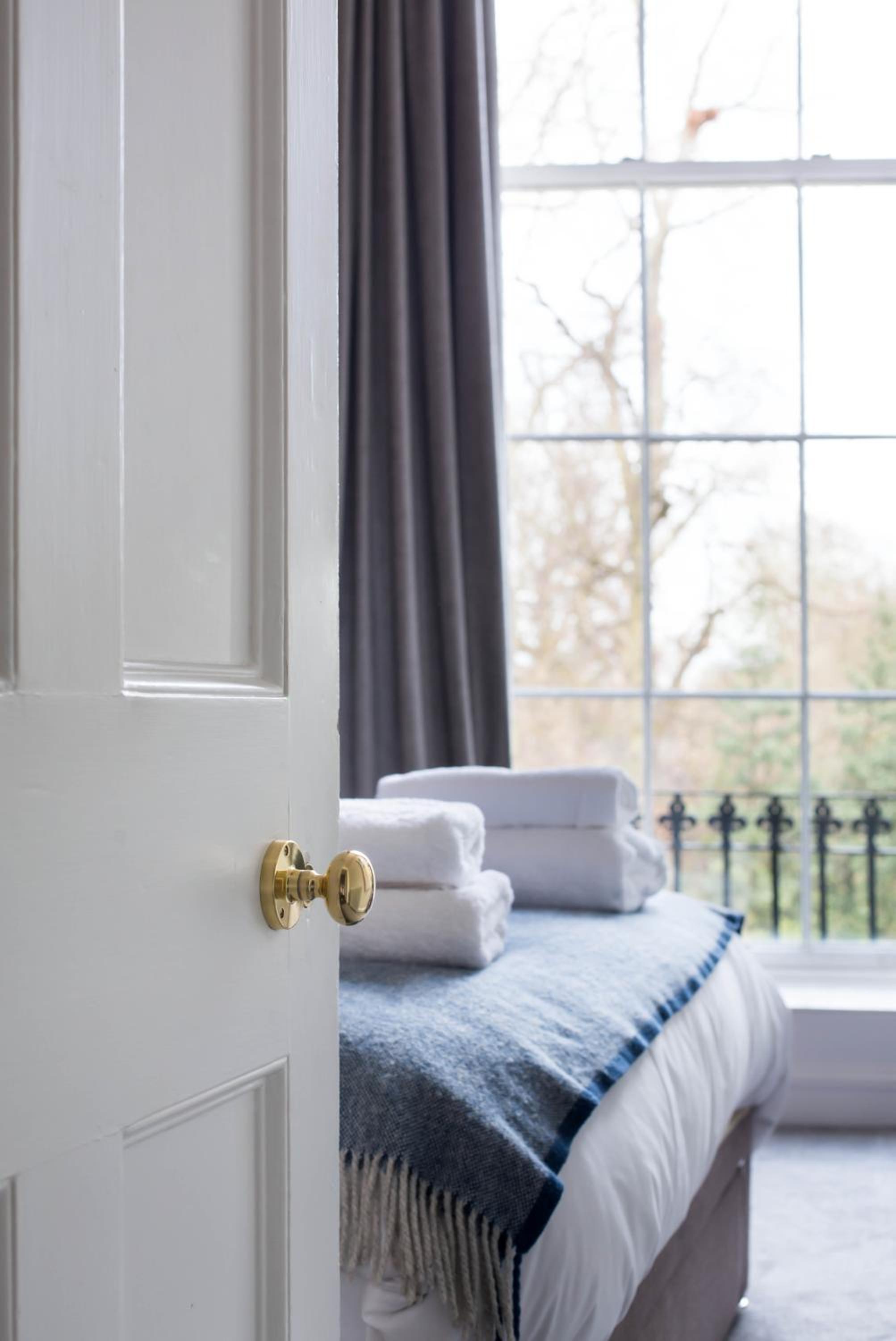 Magnificent Georgian 3-Bedroom Apartment in New Town