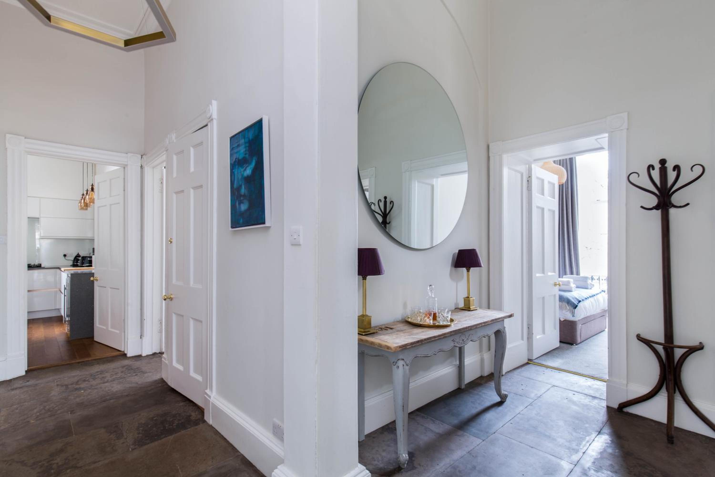 Magnificent Georgian 3-Bedroom Apartment in New Town