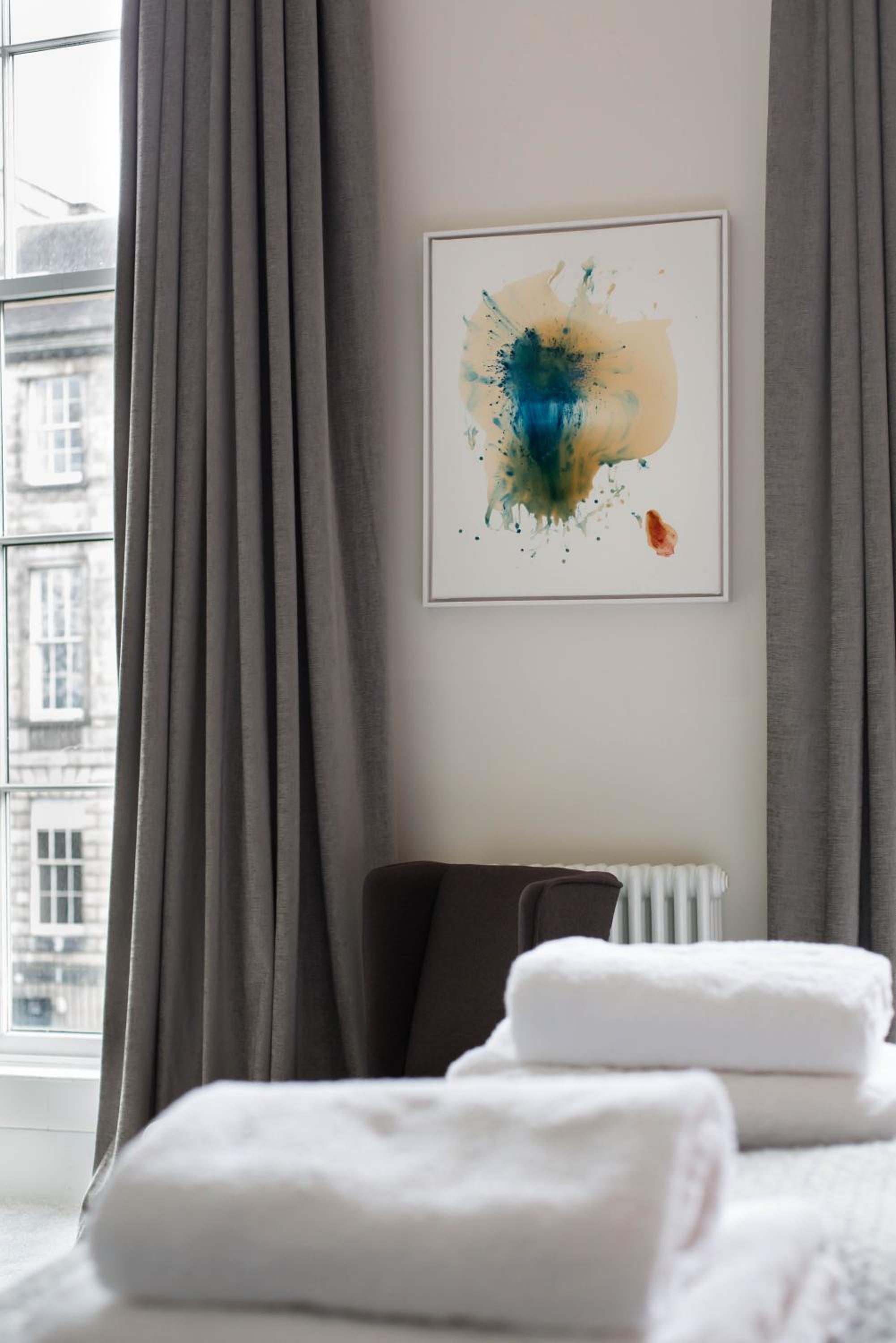 Magnificent Georgian 3-Bedroom Apartment in New Town