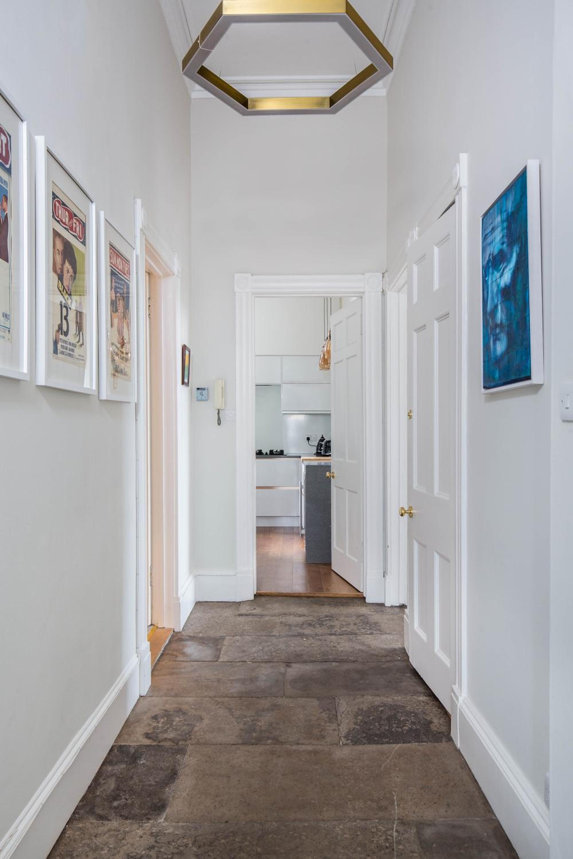 Magnificent Georgian 3-Bedroom Apartment in New Town