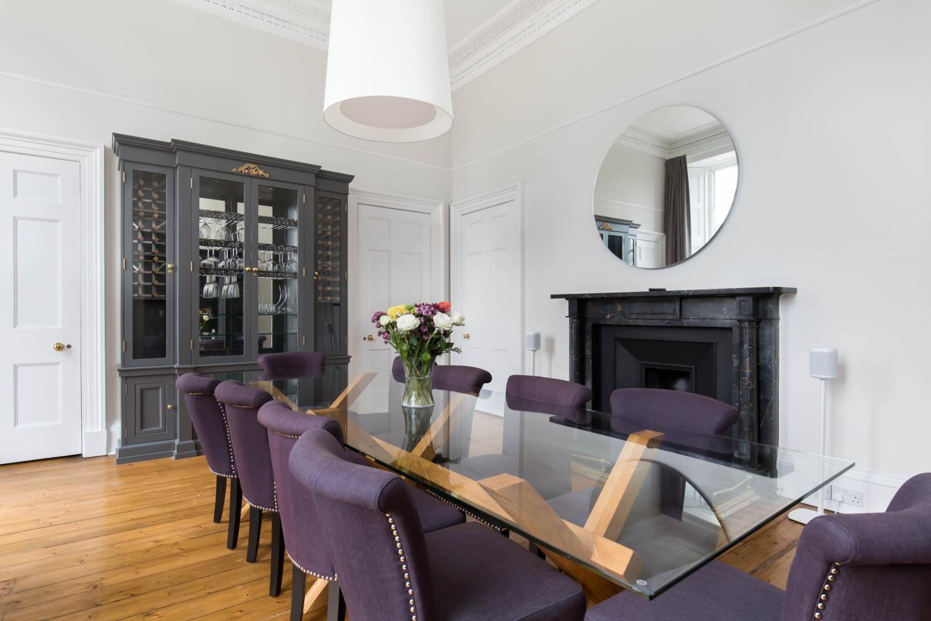Magnificent Georgian 3-Bedroom Apartment in New Town