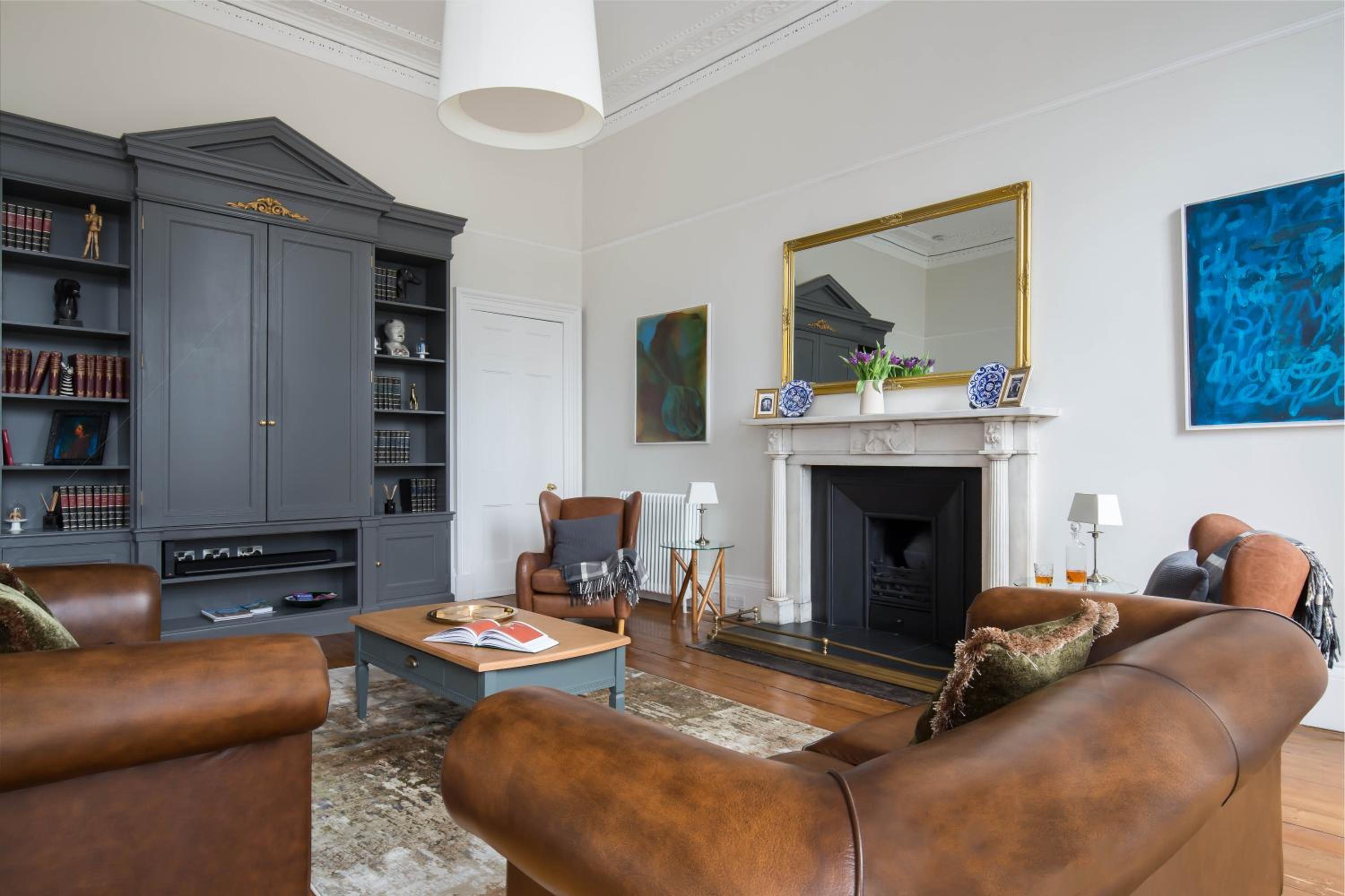Magnificent Georgian 3-Bedroom Apartment in New Town