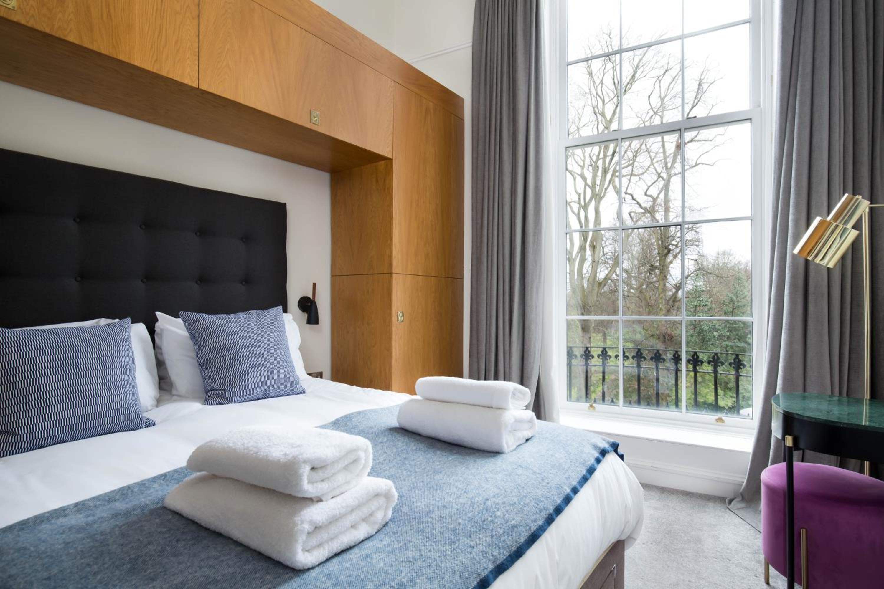 Magnificent Georgian 3-Bedroom Apartment in New Town