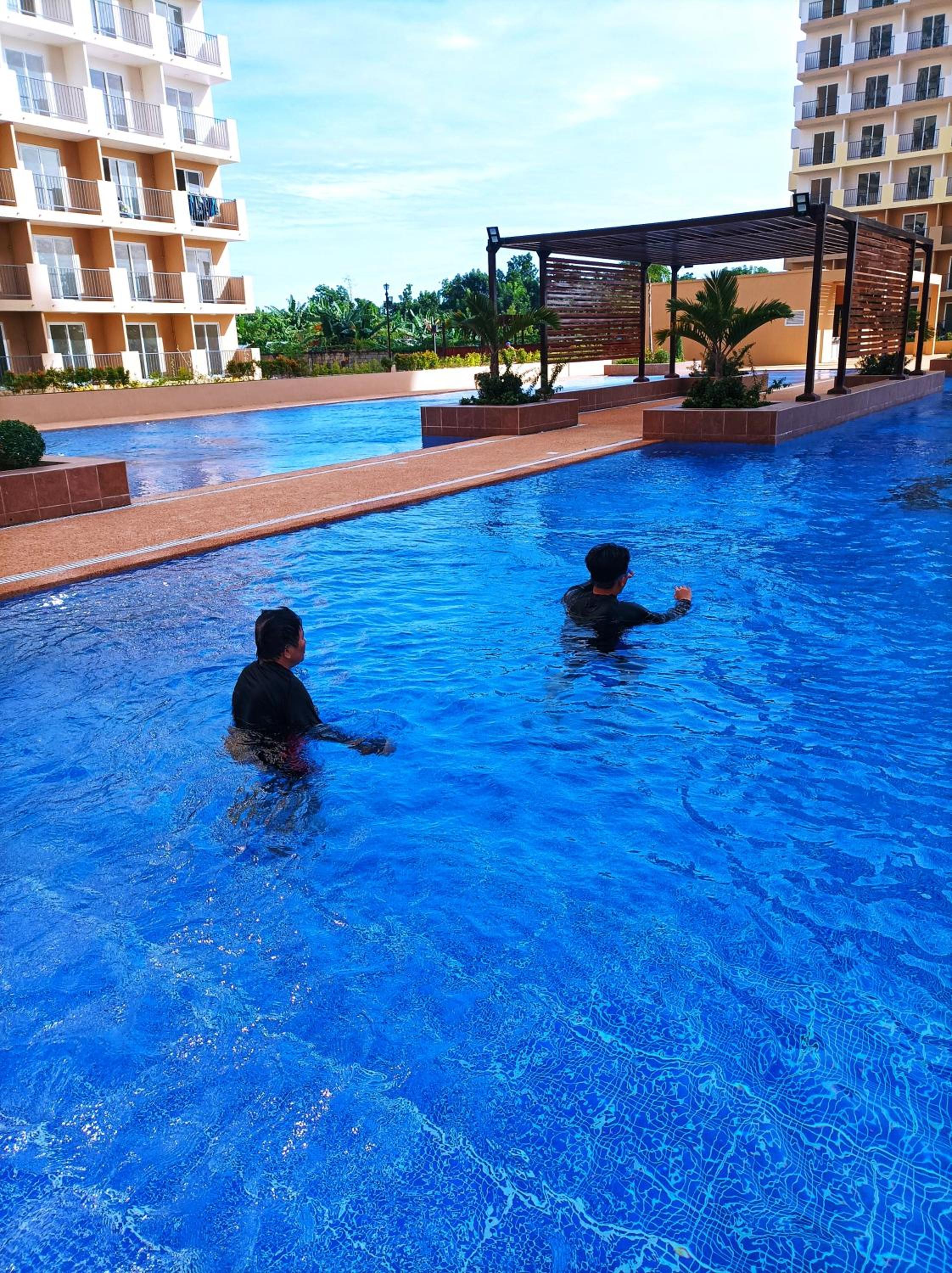 Your Suite Big Pools, CCLEX view, Netflix, Kitchen at Lapu Lapu, Mactan view 2