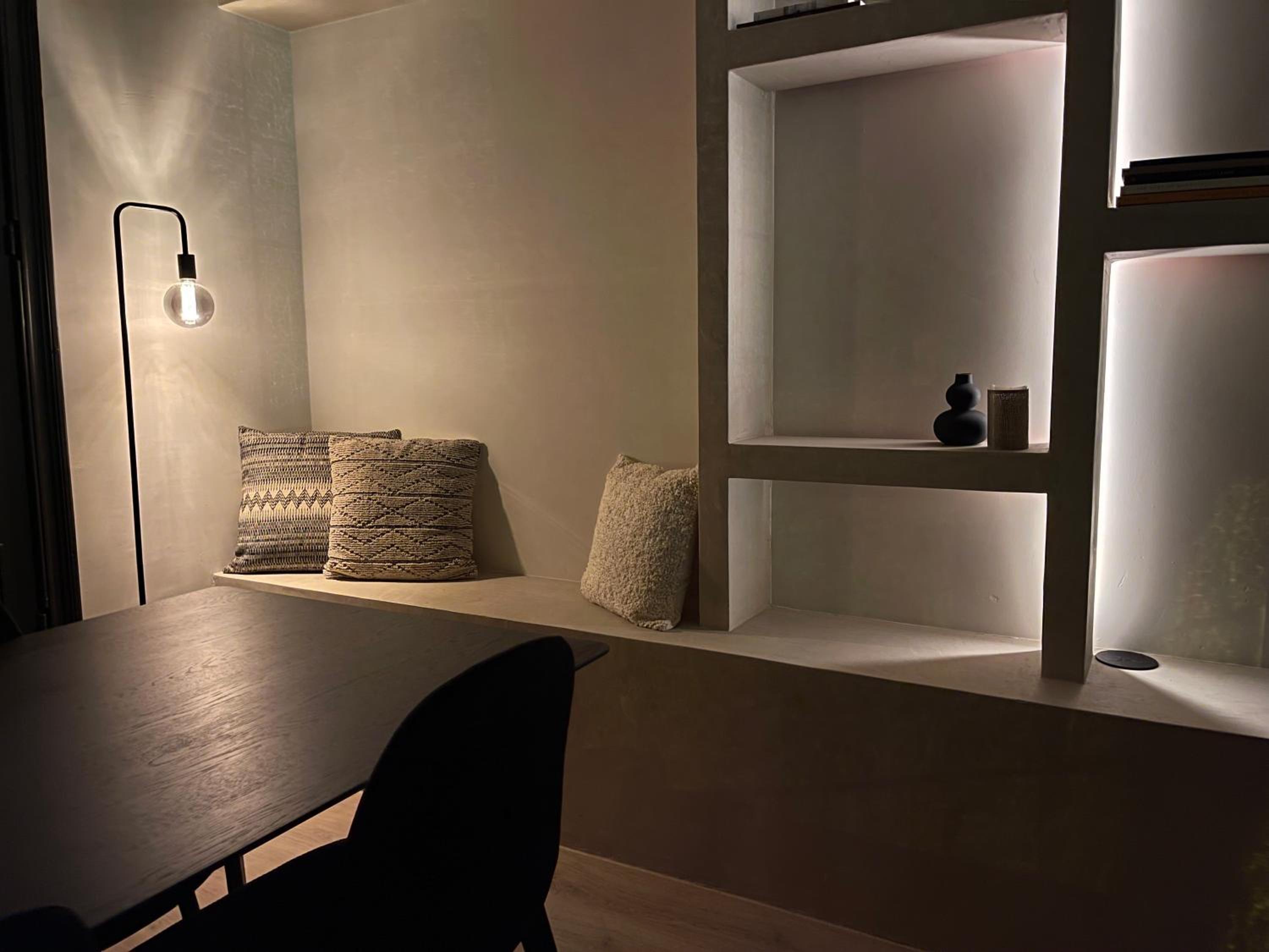 Historic 3 Bedroom Art-Nouveau Apartment with Airconditioning - Walk to Station Gent Sint-Pieters & Close to City Centre