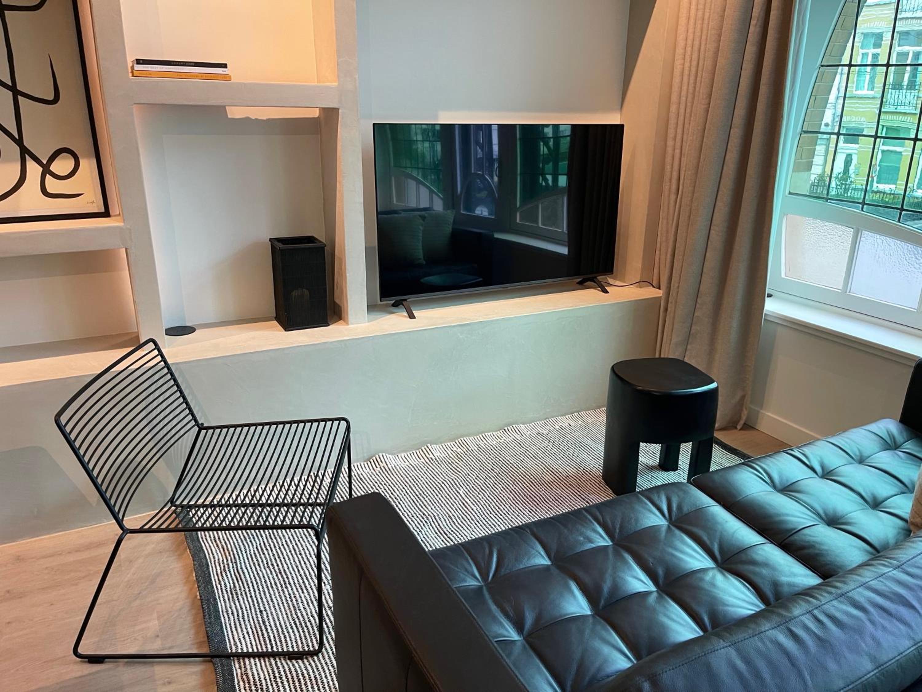 Historic 3 Bedroom Art-Nouveau Apartment with Airconditioning - Walk to Station Gent Sint-Pieters & Close to City Centre
