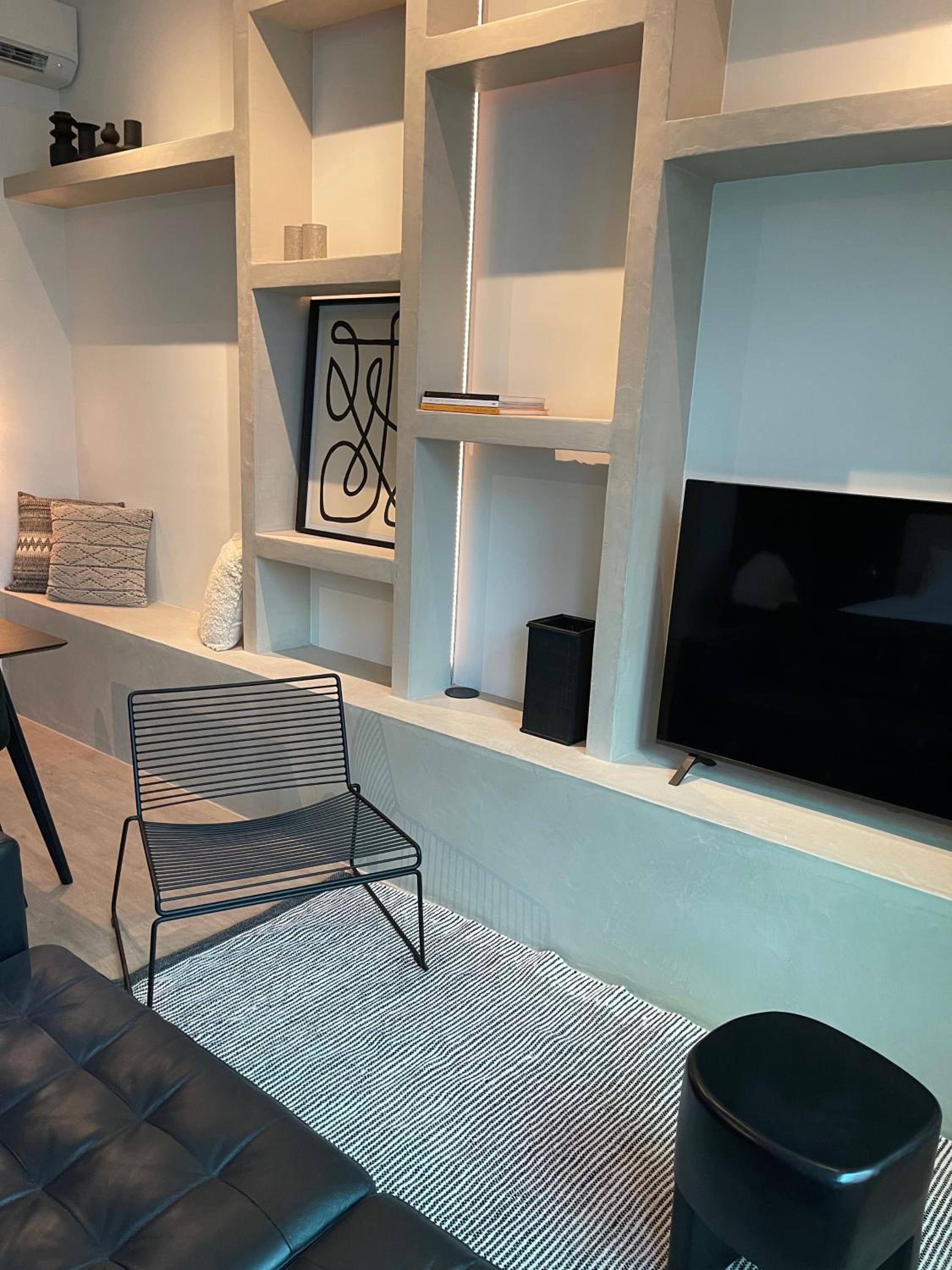 Historic 3 Bedroom Art-Nouveau Apartment with Airconditioning - Walk to Station Gent Sint-Pieters & Close to City Centre