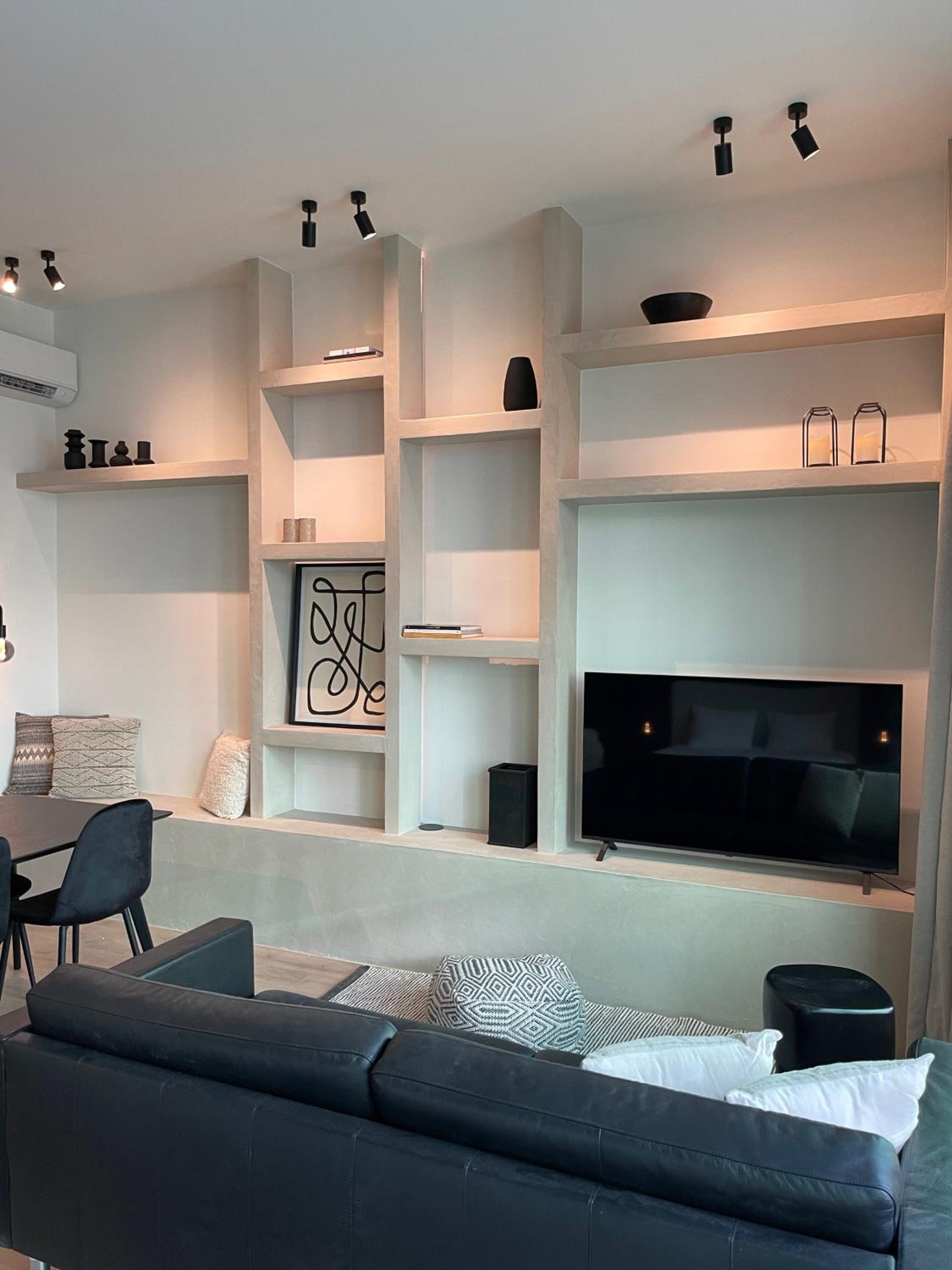 Historic 3 Bedroom Art-Nouveau Apartment with Airconditioning - Walk to Station Gent Sint-Pieters & Close to City Centre