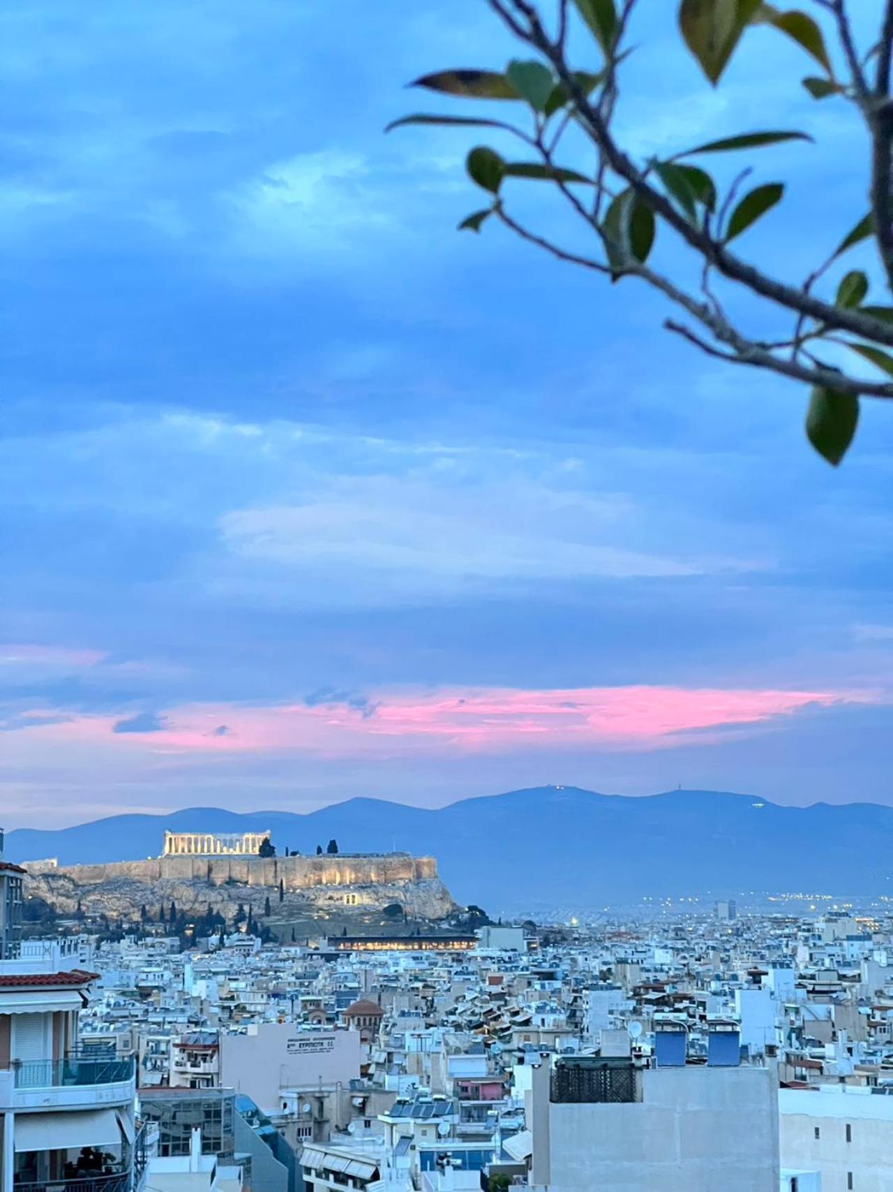 sky inn with wonderful Acropolis view in Neos kosmos