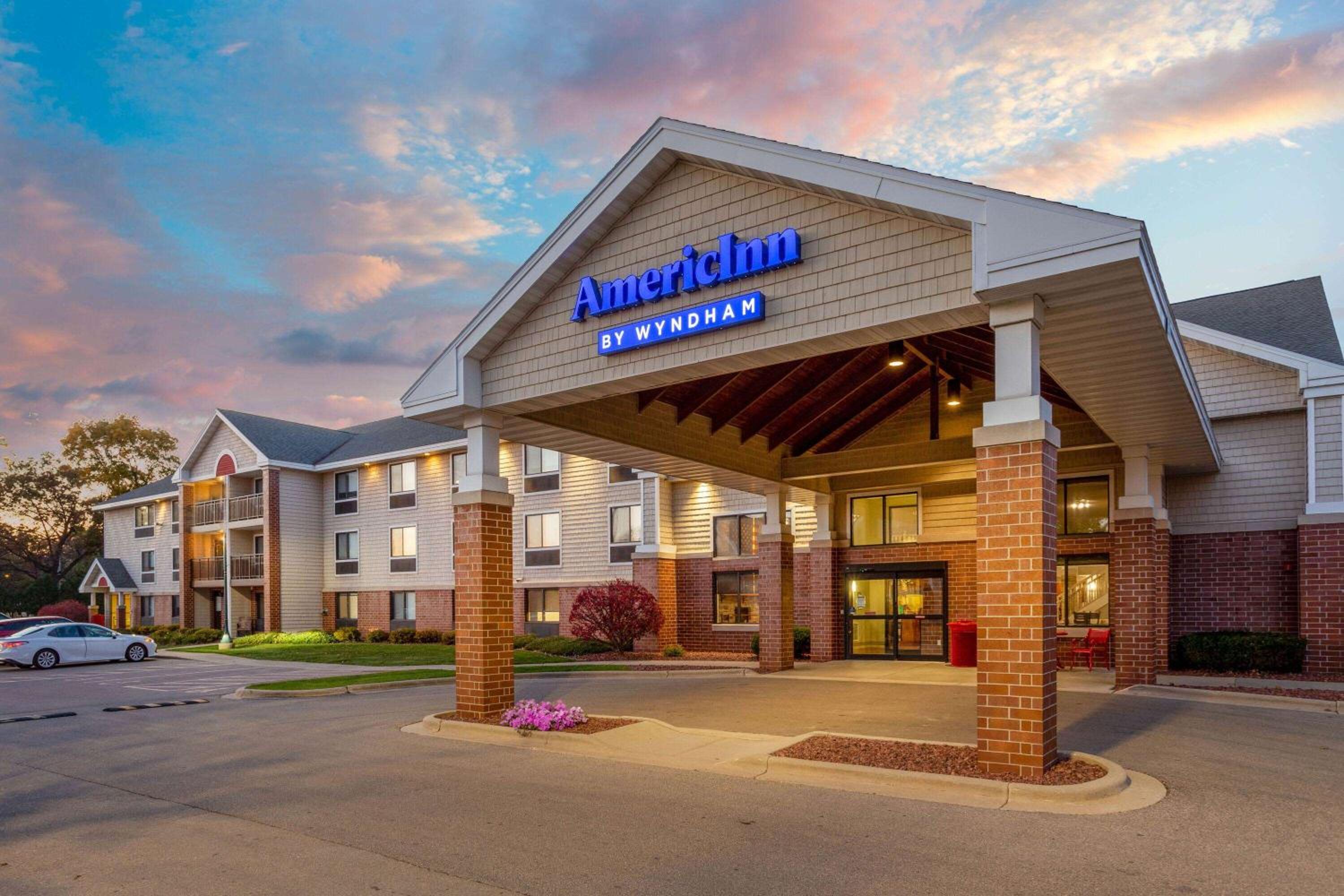 Hotel AmericInn by Wyndham Madison South