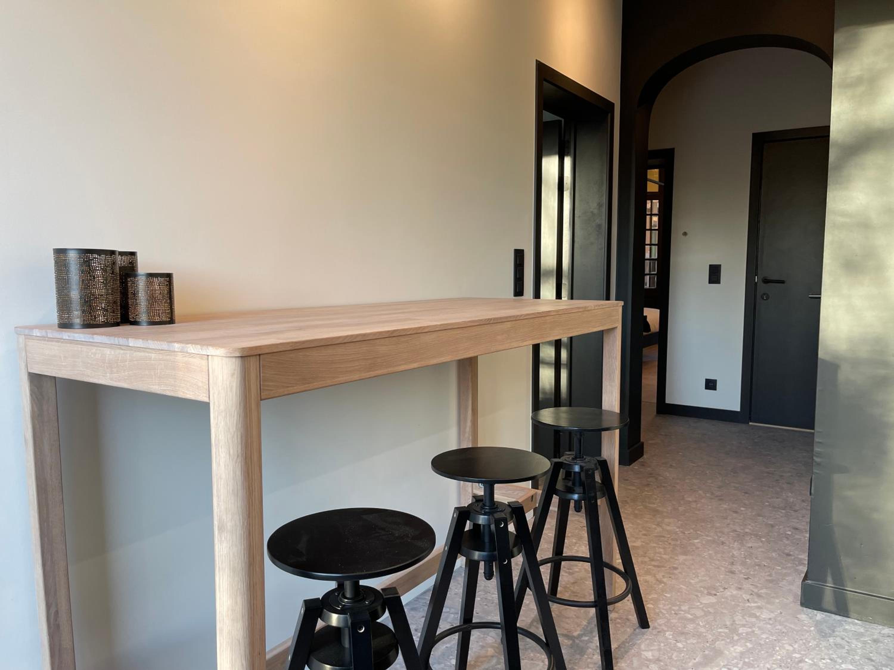 Historic 3 Bedroom Art-Nouveau Apartment with Airconditioning - Walk to Station Gent Sint-Pieters & Close to City Centre