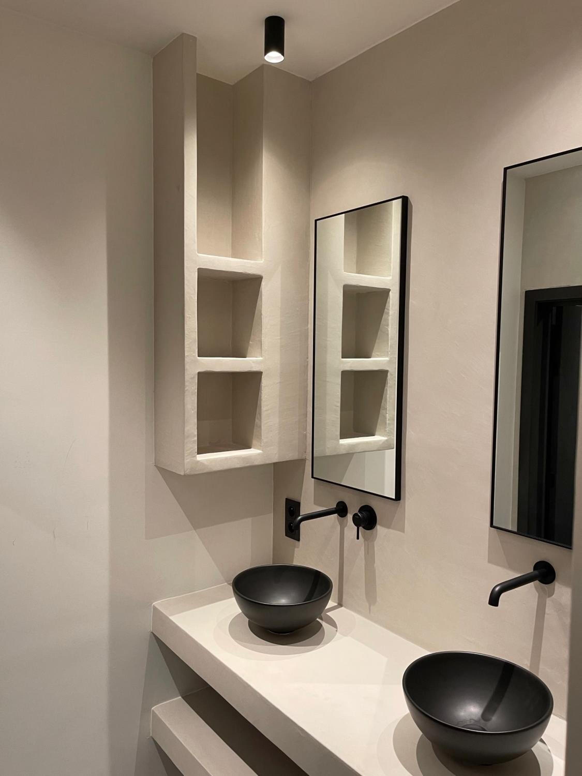 Historic 3 Bedroom Art-Nouveau Apartment with Airconditioning - Walk to Station Gent Sint-Pieters & Close to City Centre