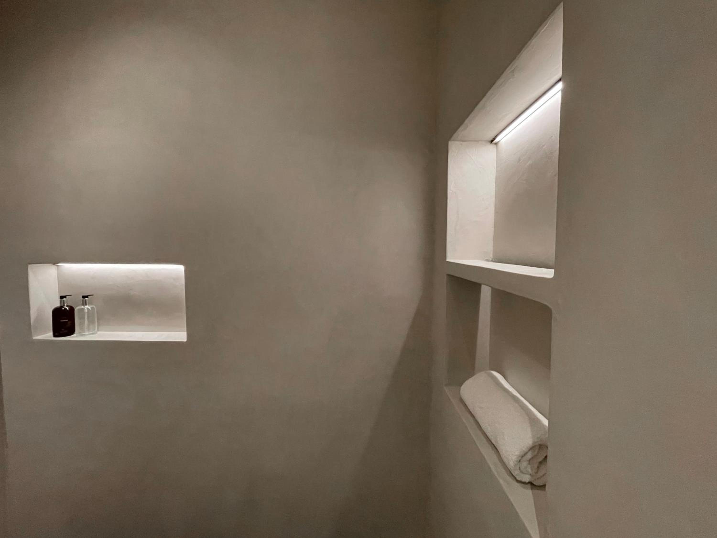 Historic 3 Bedroom Art-Nouveau Apartment with Airconditioning - Walk to Station Gent Sint-Pieters & Close to City Centre