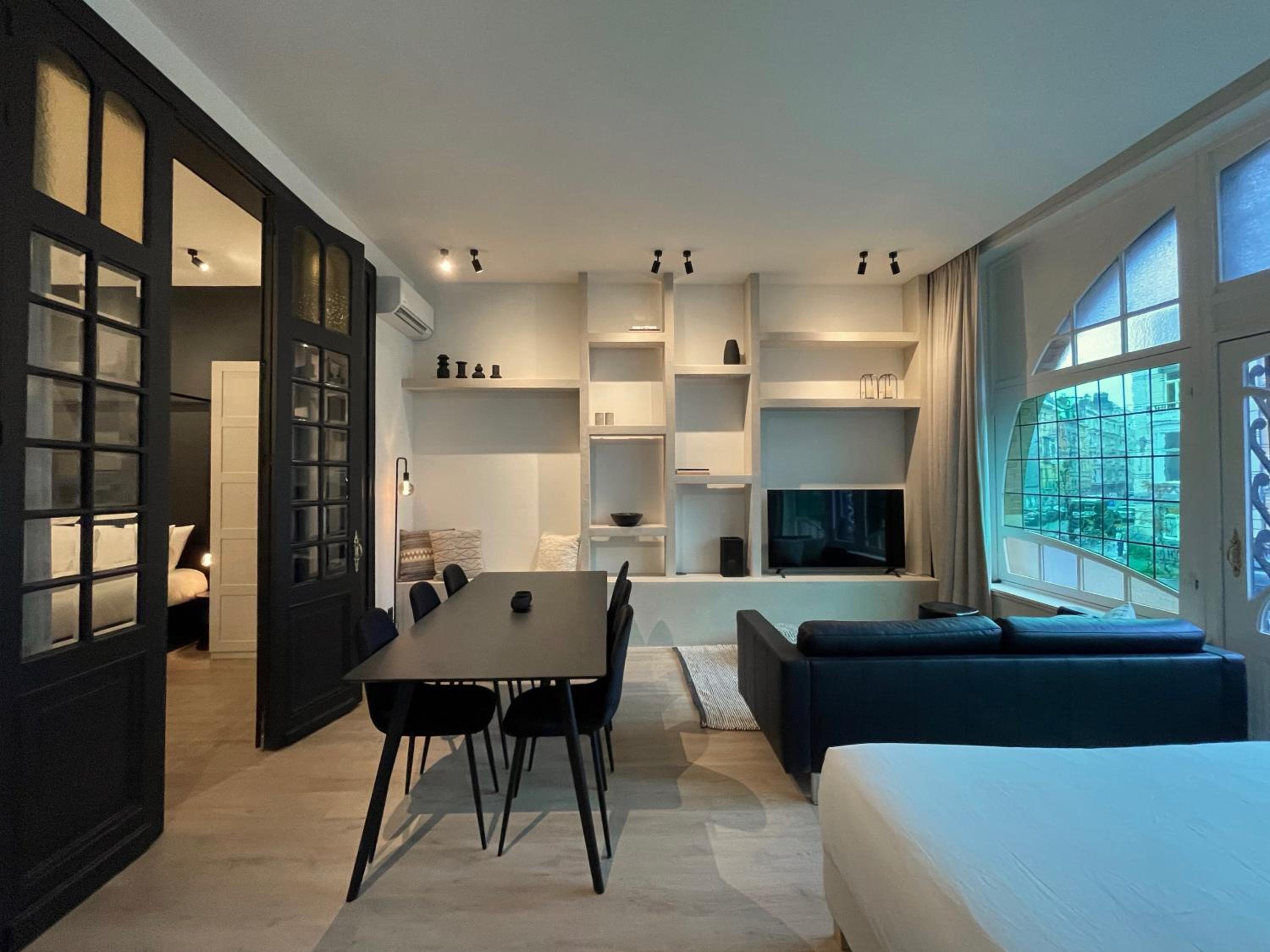 Historic 3 Bedroom Art-Nouveau Apartment with Airconditioning - Walk to Station Gent Sint-Pieters & Close to City Centre