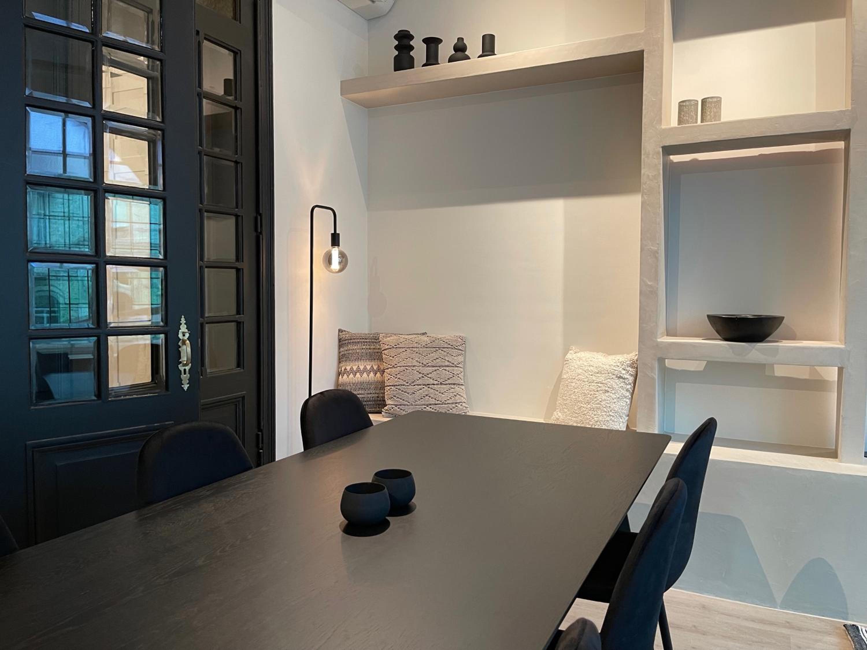 Historic 3 Bedroom Art-Nouveau Apartment with Airconditioning - Walk to Station Gent Sint-Pieters & Close to City Centre