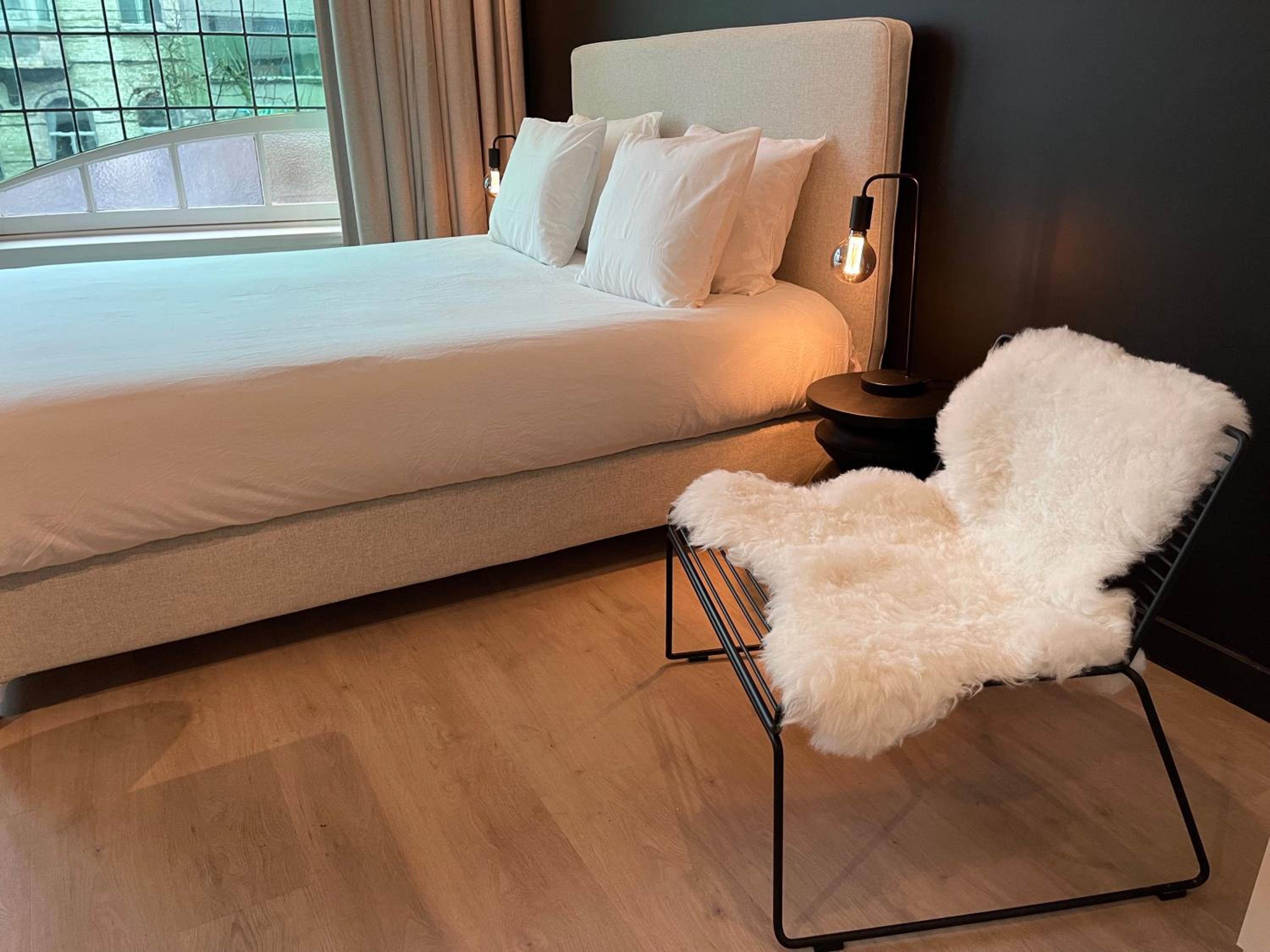 Historic 3 Bedroom Art-Nouveau Apartment with Airconditioning - Walk to Station Gent Sint-Pieters & Close to City Centre
